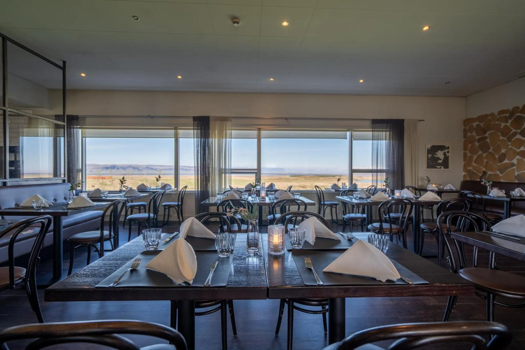 Restaurant/places to eat in Hotel Laki