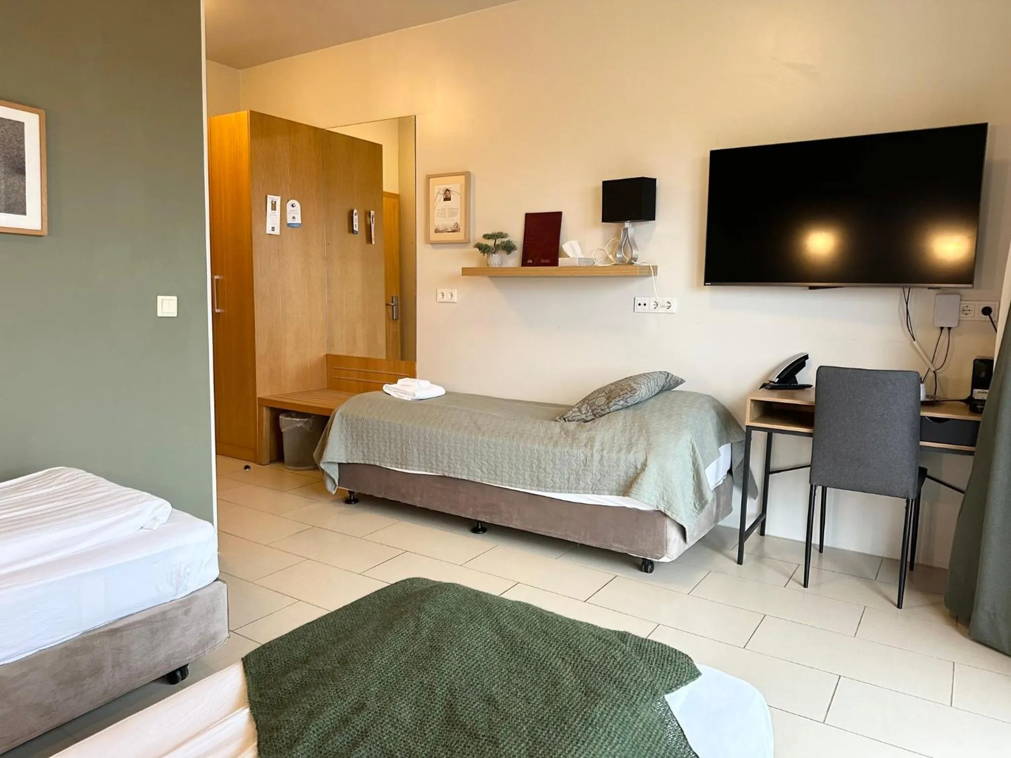 Bedroom, Bed in Hotel Laki