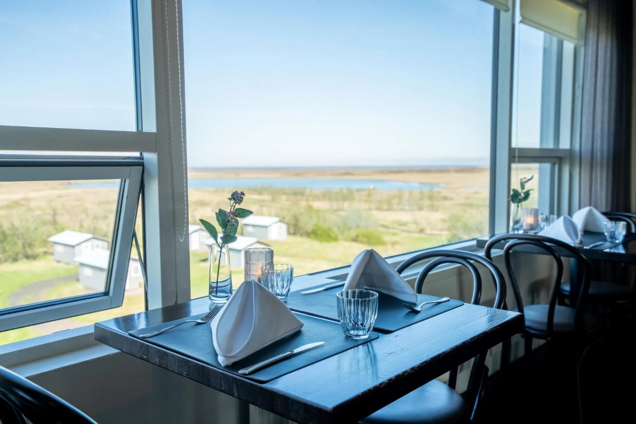 Restaurant/places to eat in Hotel Laki