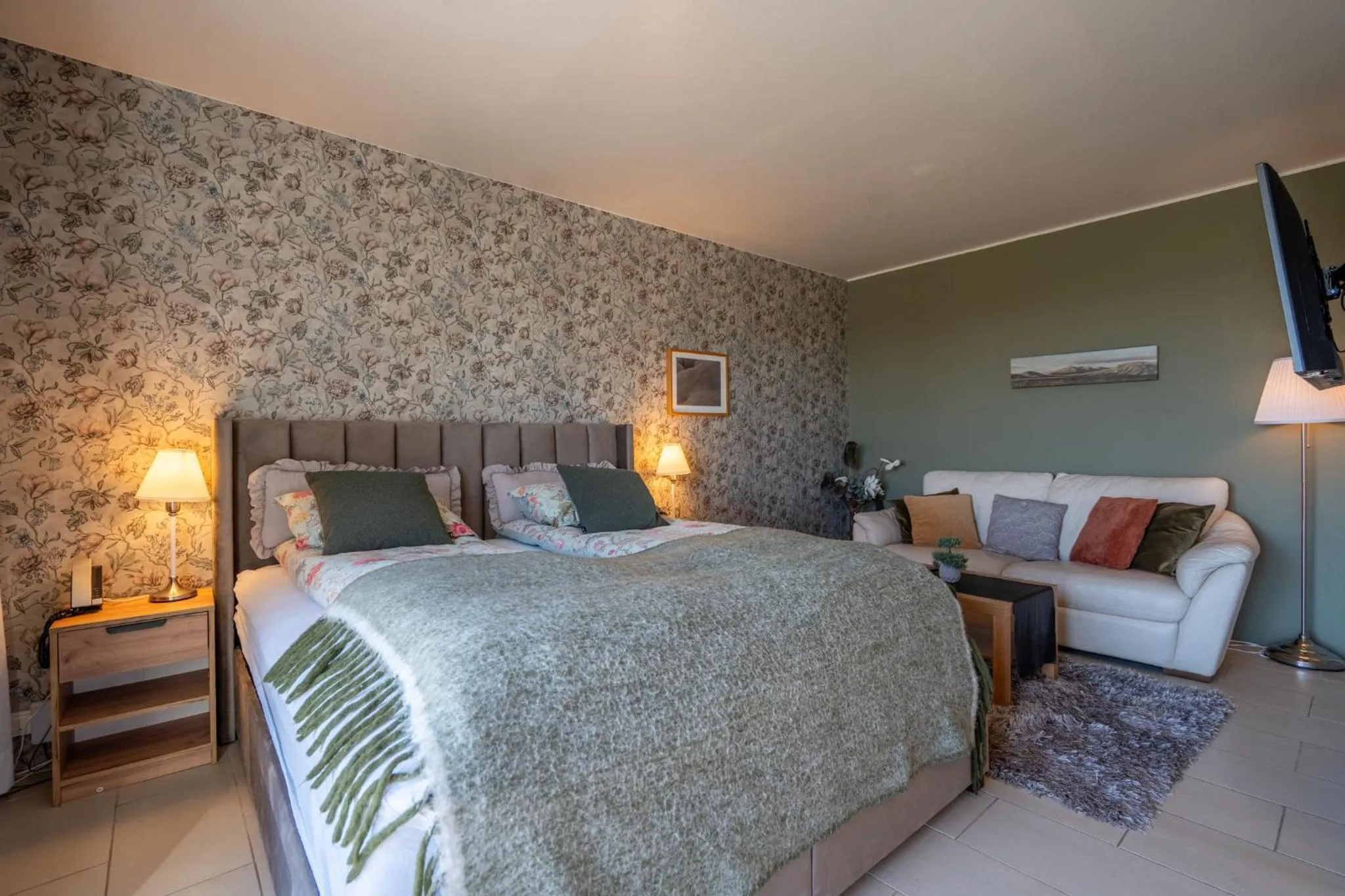 Bedroom, Bed in Hotel Laki