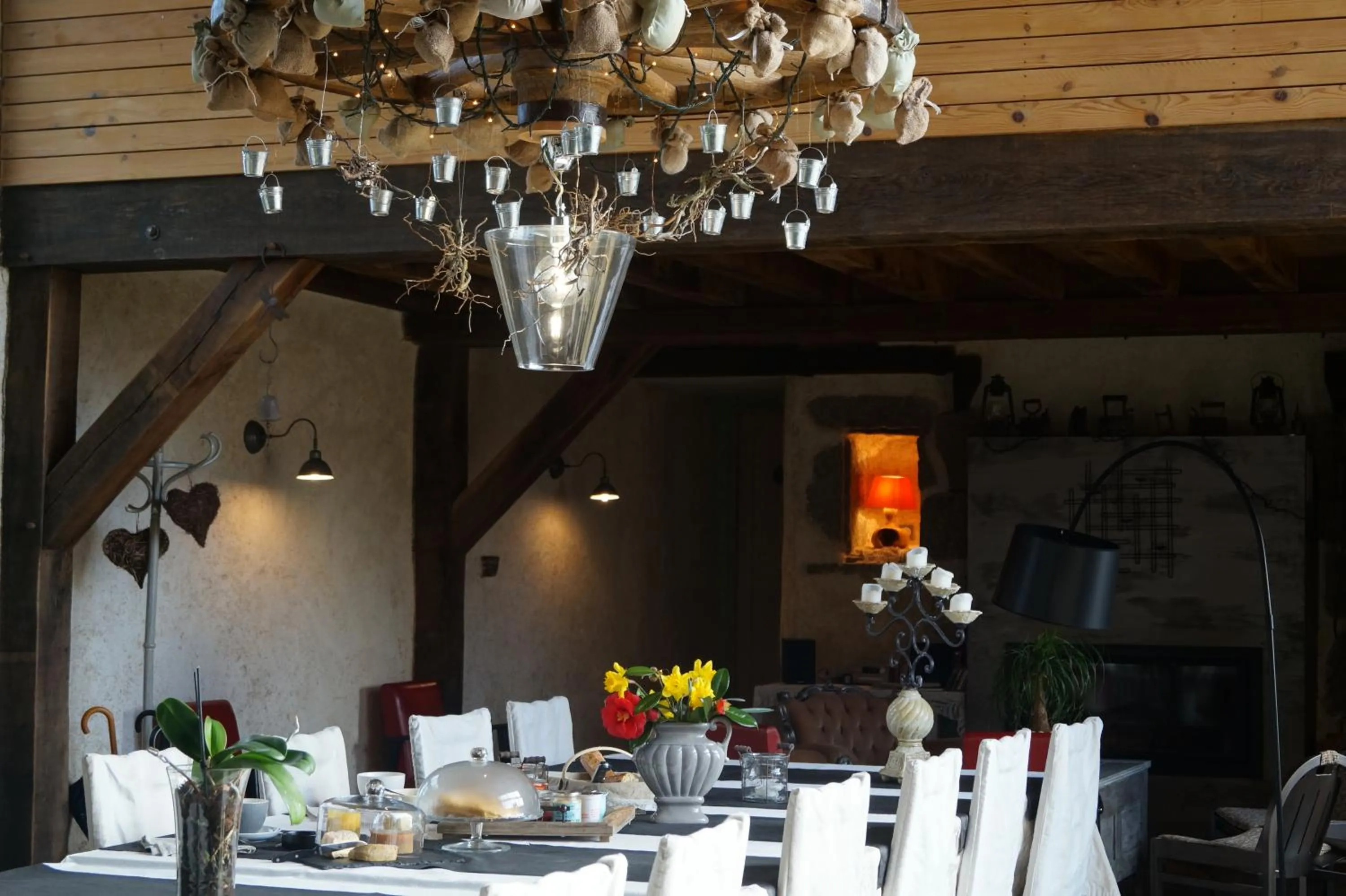 Dining area in Aux Greniers à Rêves