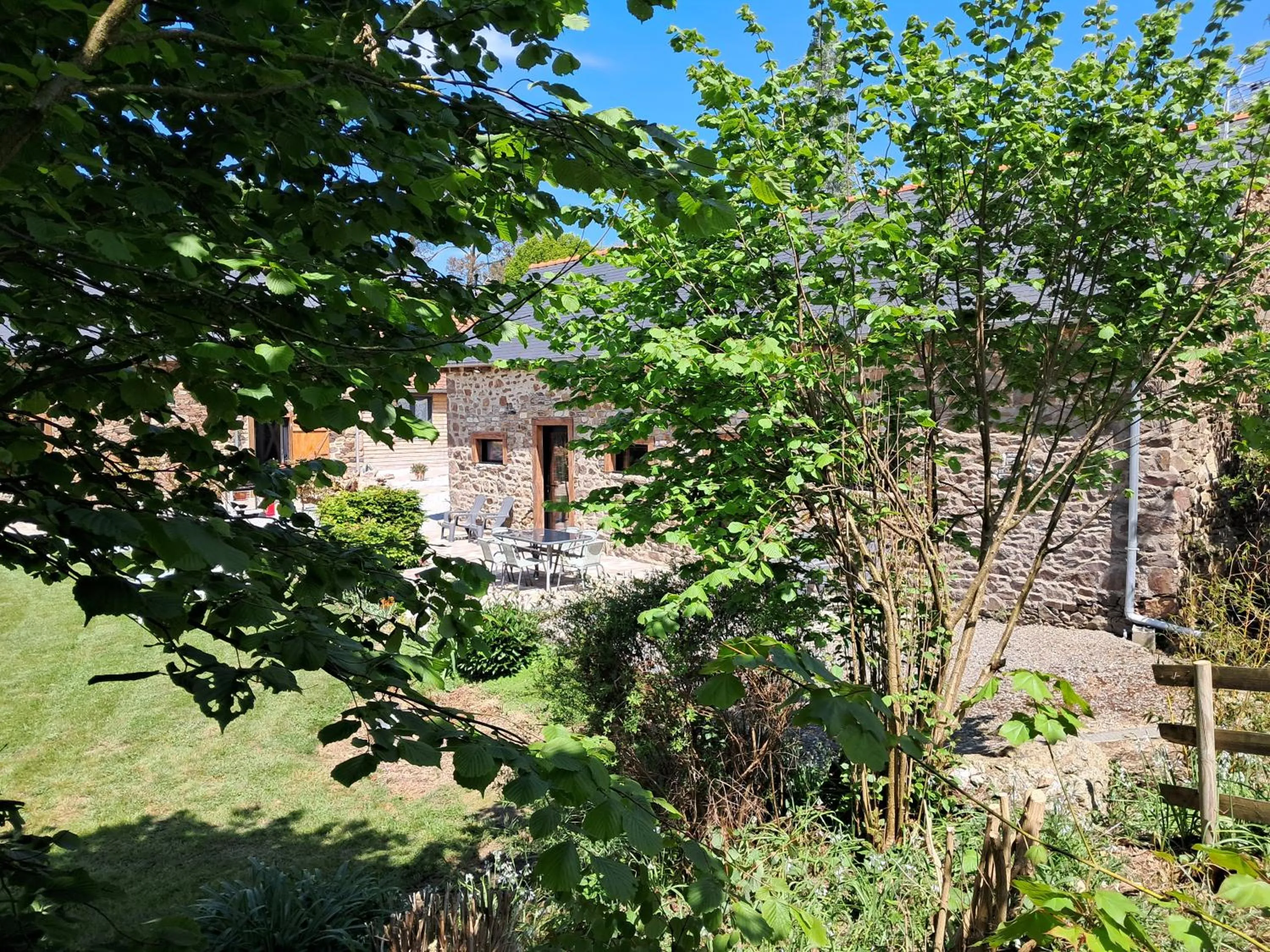 Garden view in Aux Greniers à Rêves