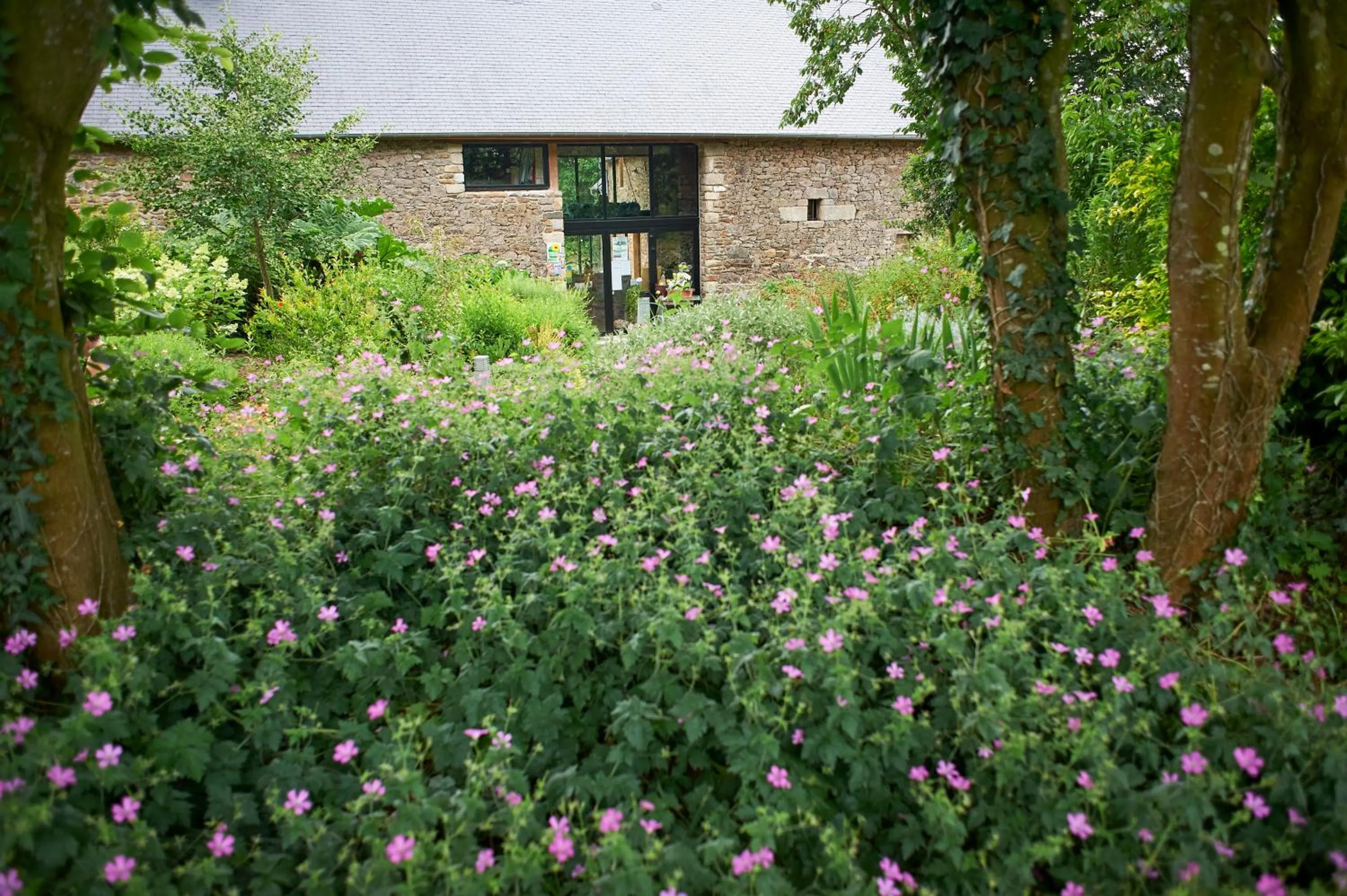 Facade/entrance in Aux Greniers à Rêves