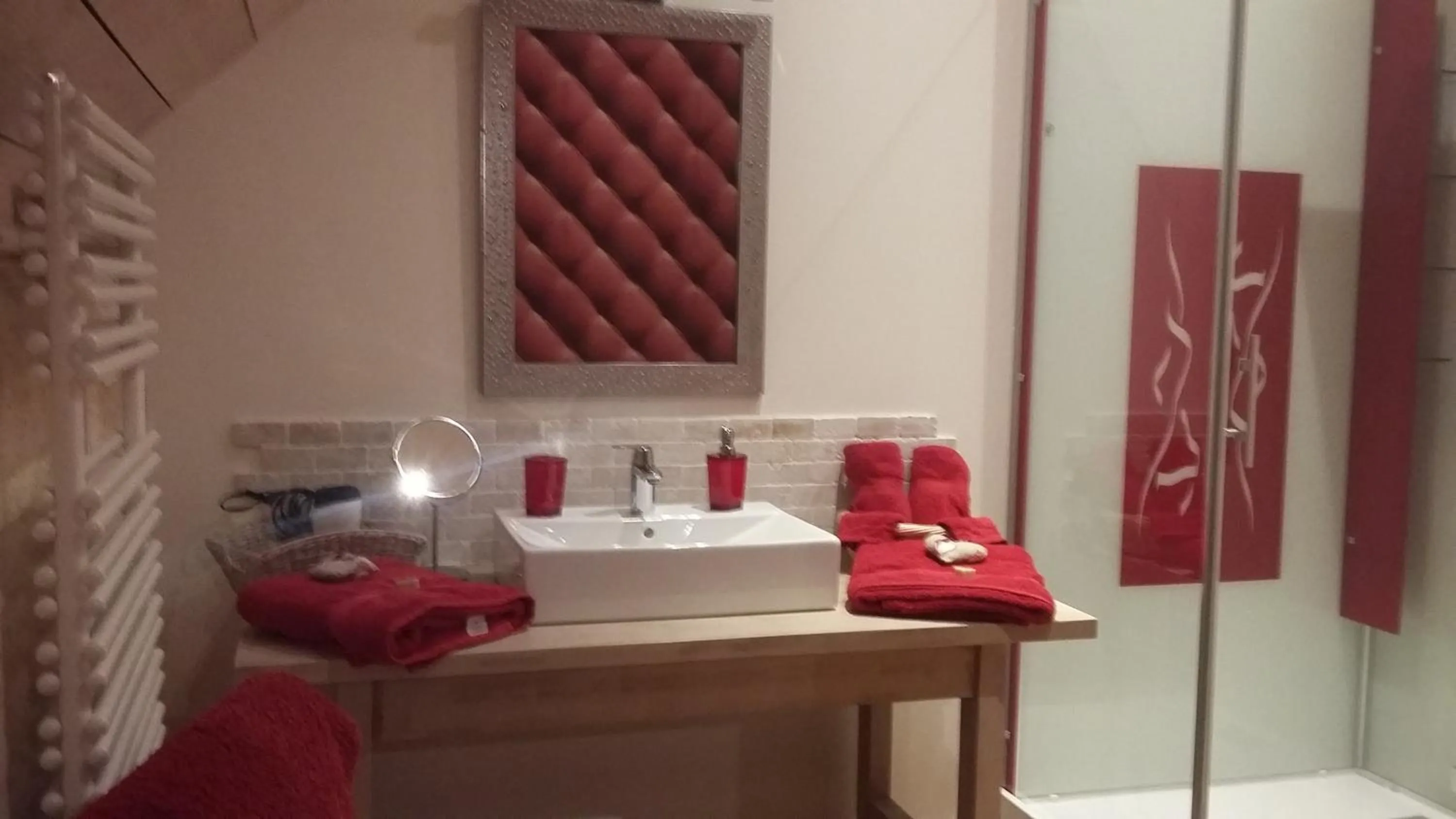 Bathroom in Aux Greniers à Rêves