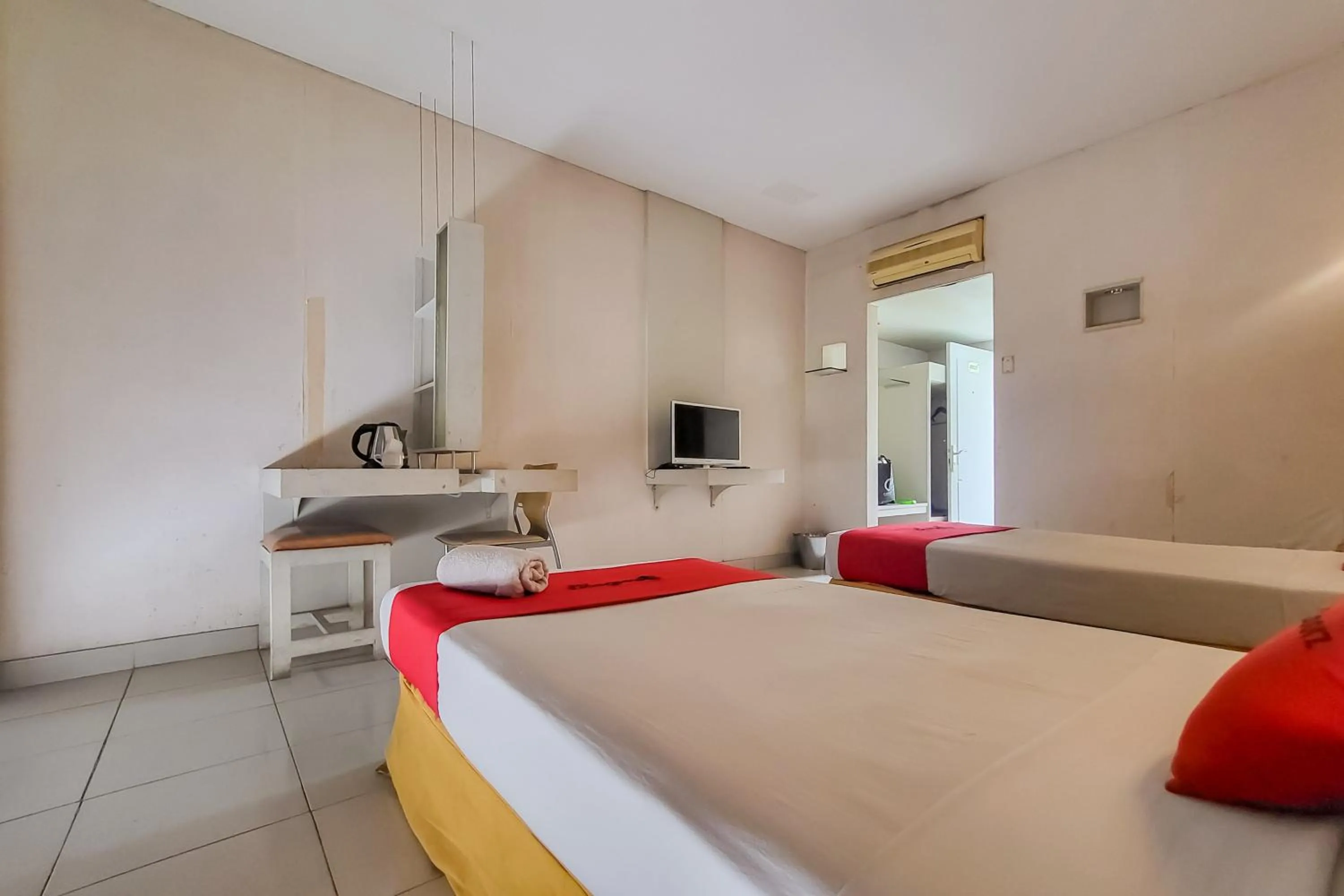 Bedroom, Bed in RedDoorz near UPI Setiabudhi Bandung