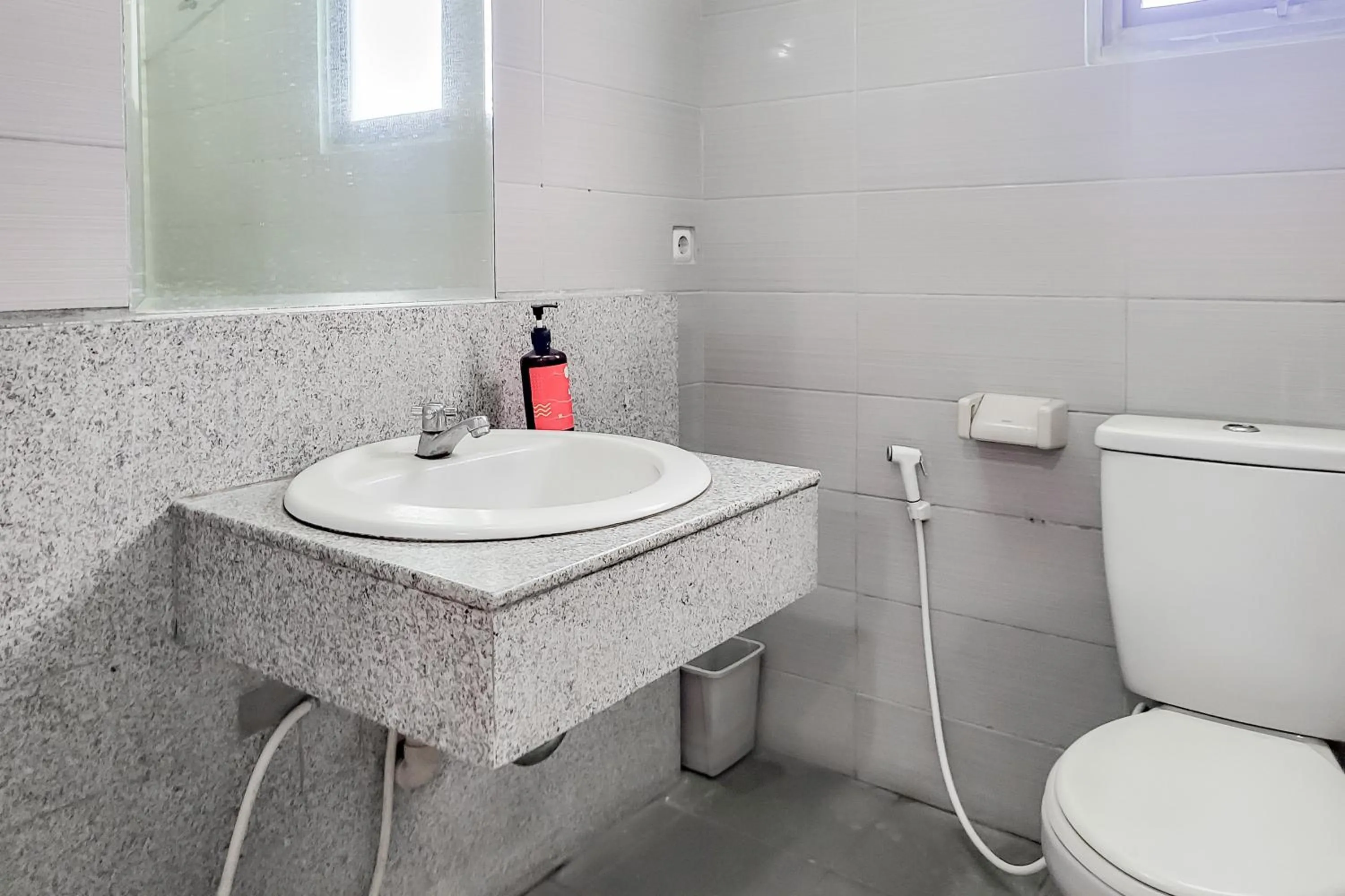 Bathroom in RedDoorz near UPI Setiabudhi Bandung