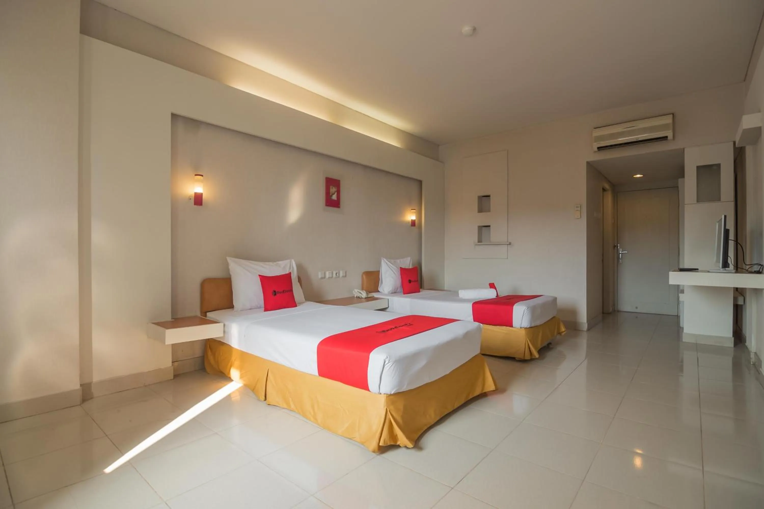 Twin Room in RedDoorz near UPI Setiabudhi Bandung