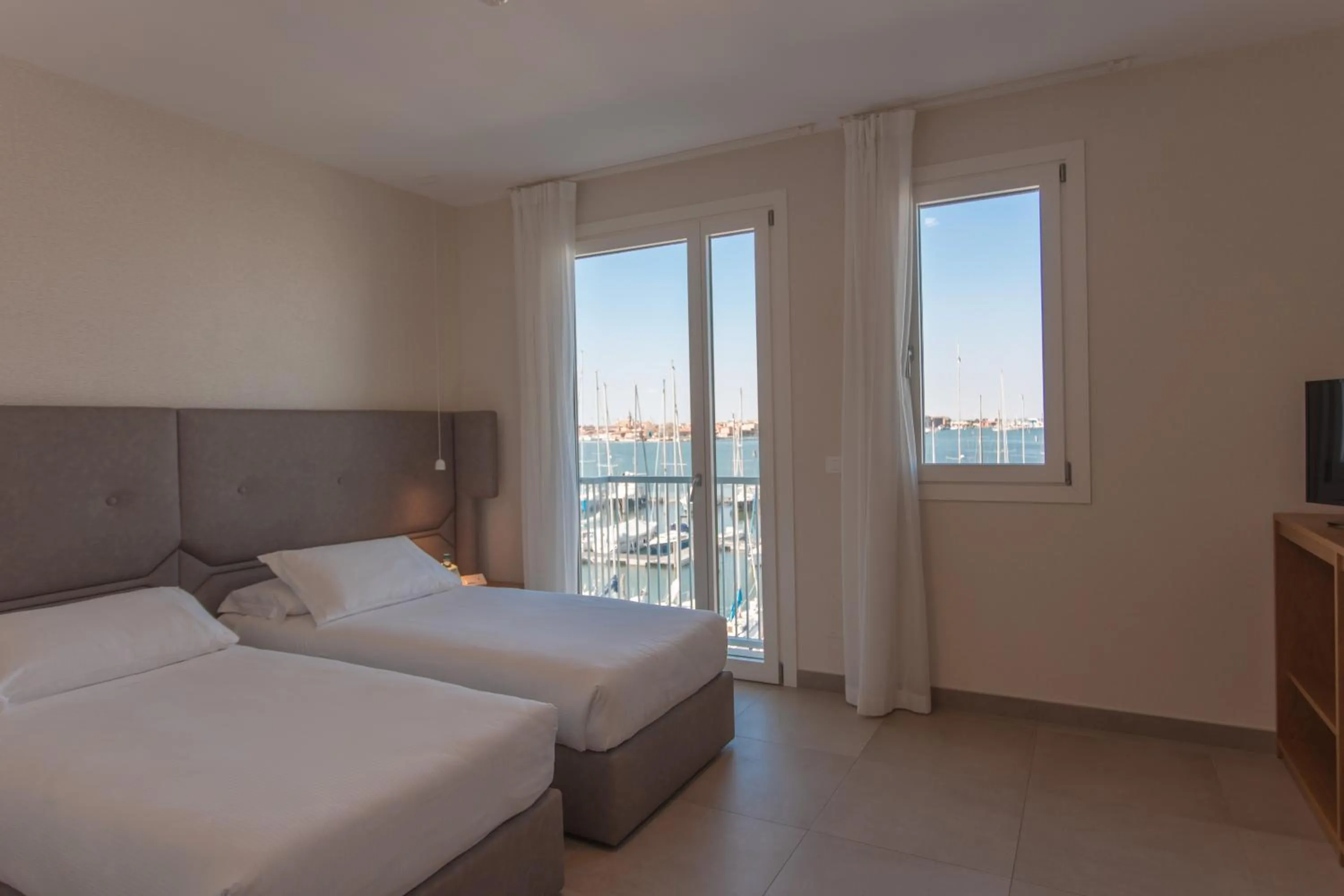 Bed in Mosella Suite Hotel