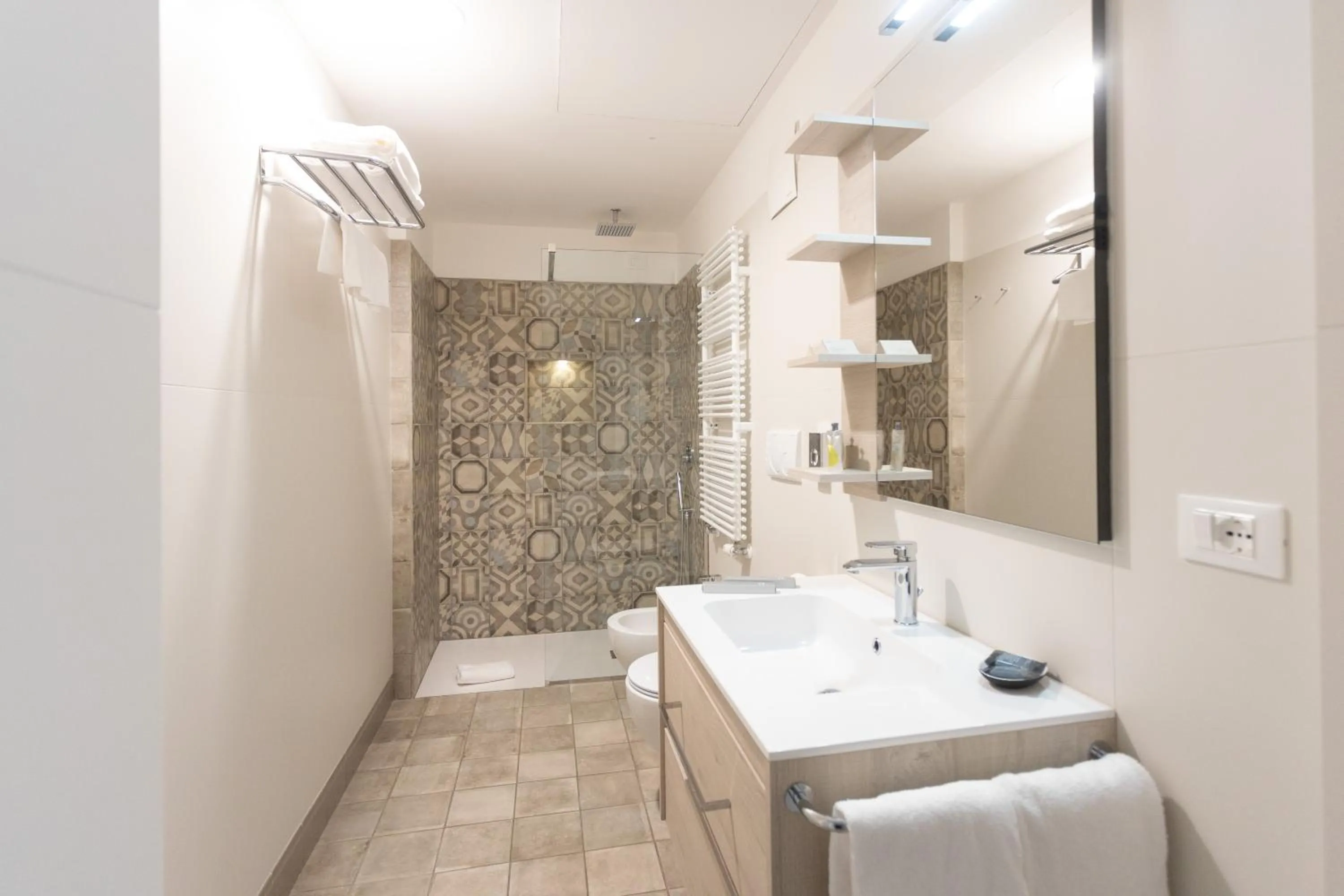 Shower in Mosella Suite Hotel