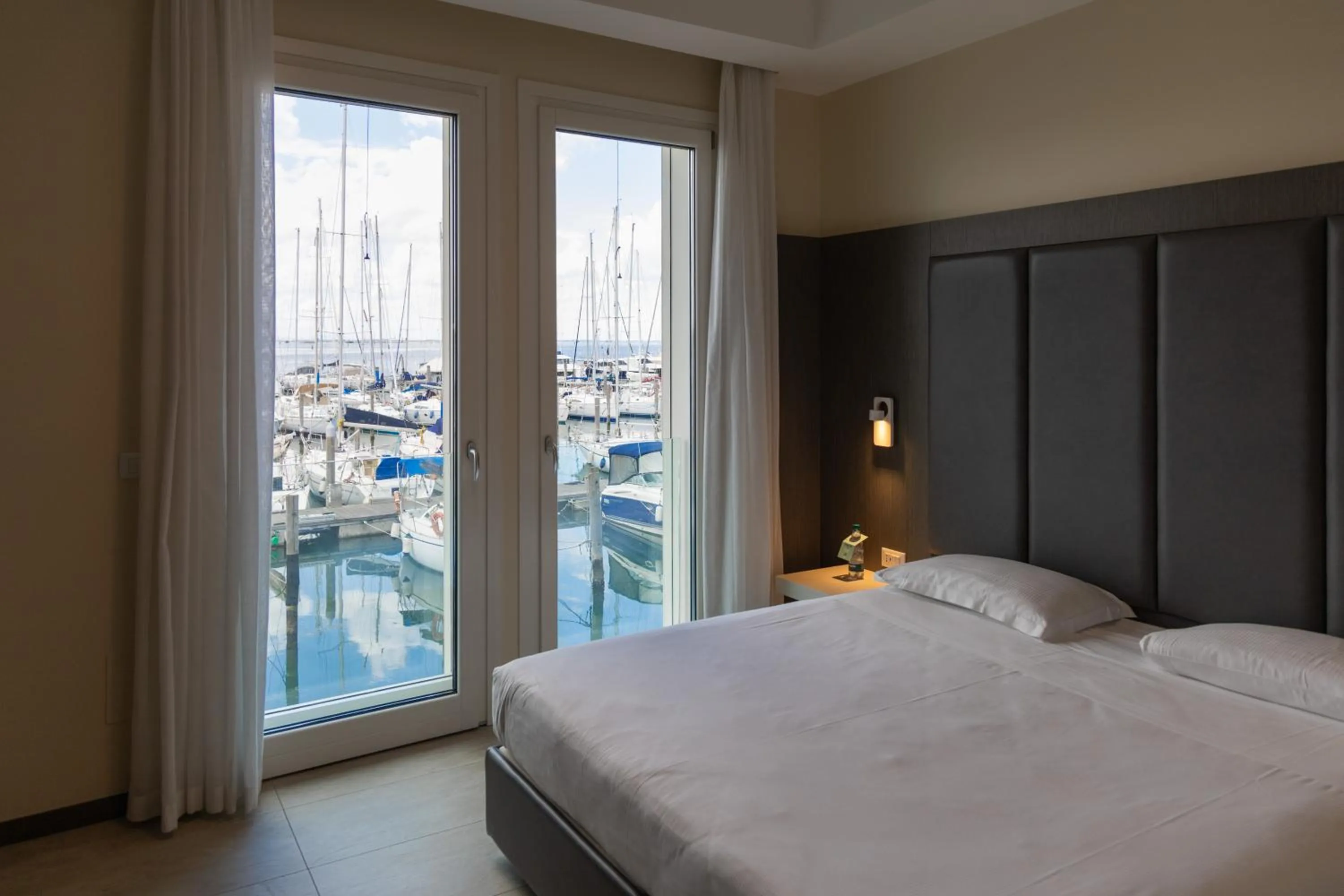 Photo of the whole room, Bed in Mosella Suite Hotel