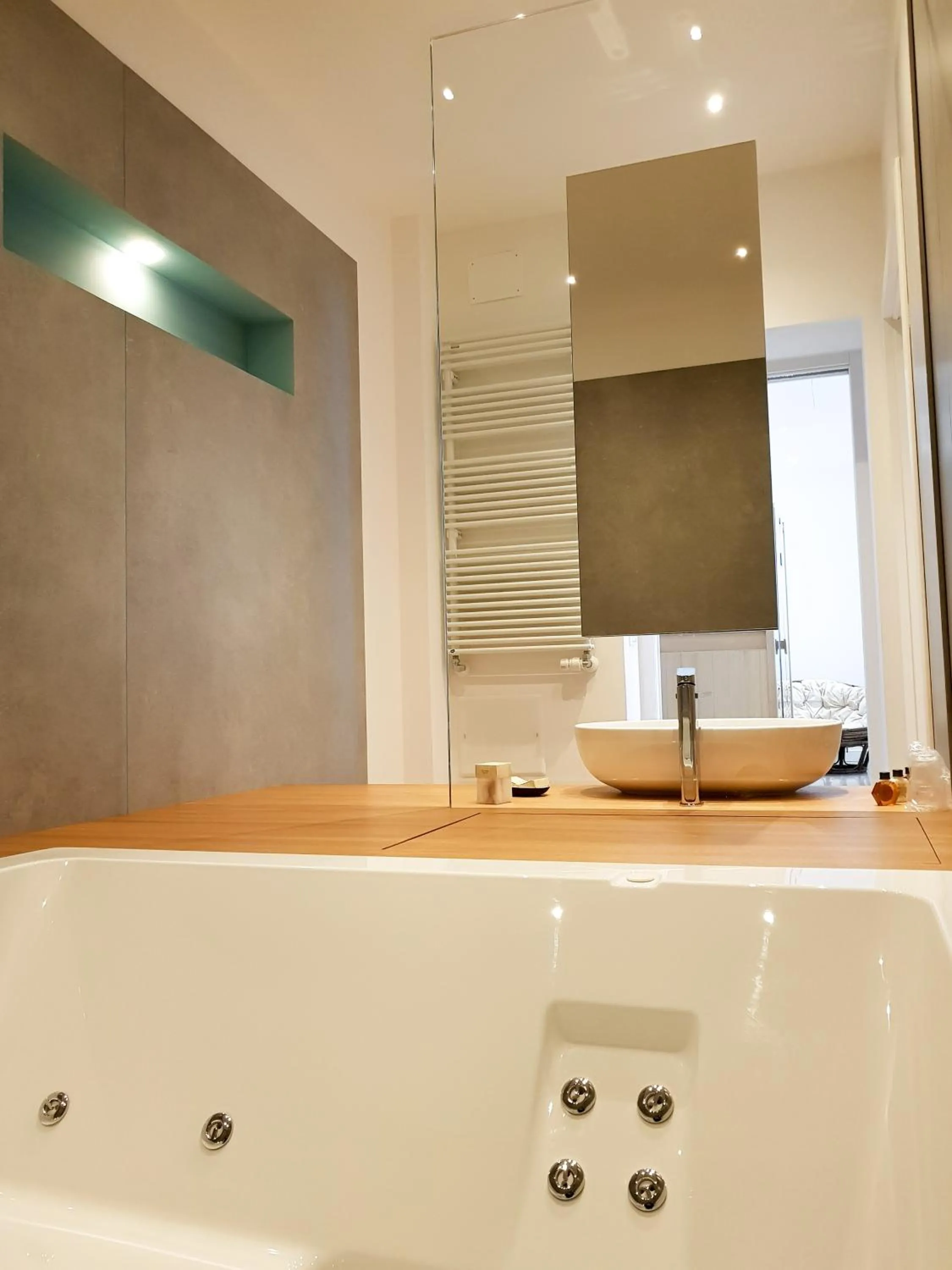 Hot Tub in Mosella Suite Hotel