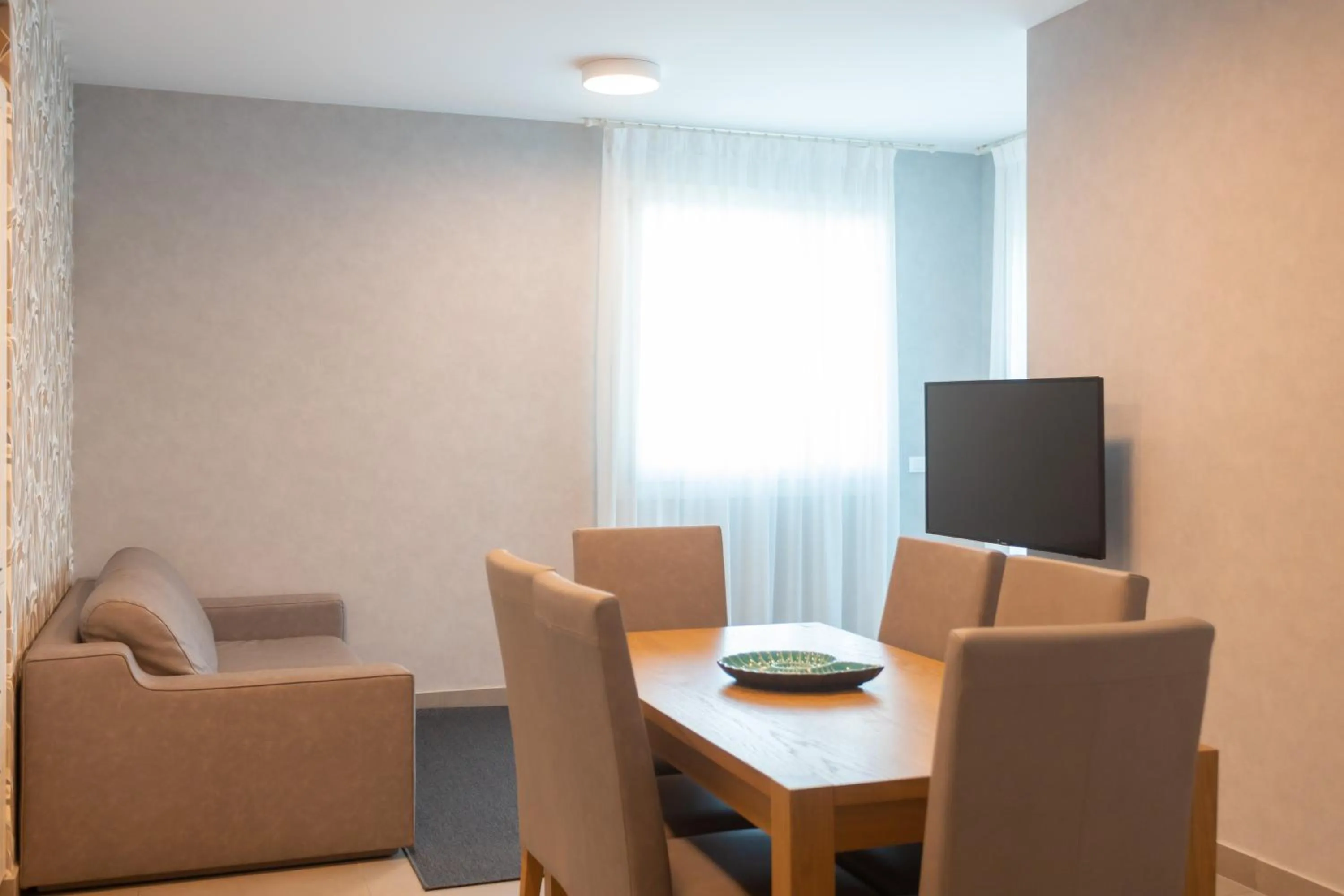 TV and multimedia in Mosella Suite Hotel