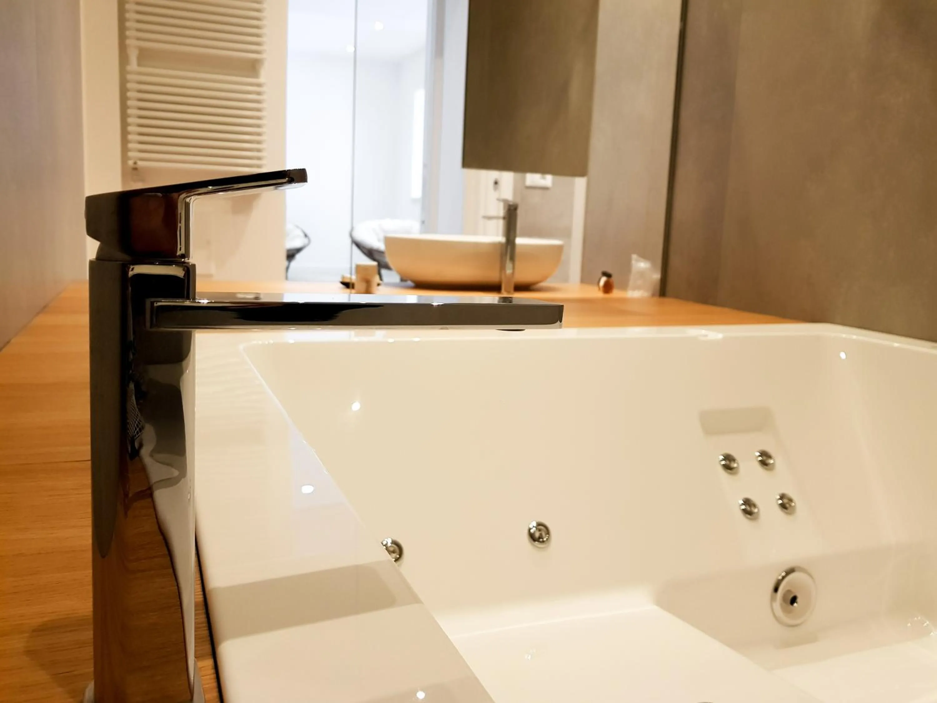 Hot Tub in Mosella Suite Hotel