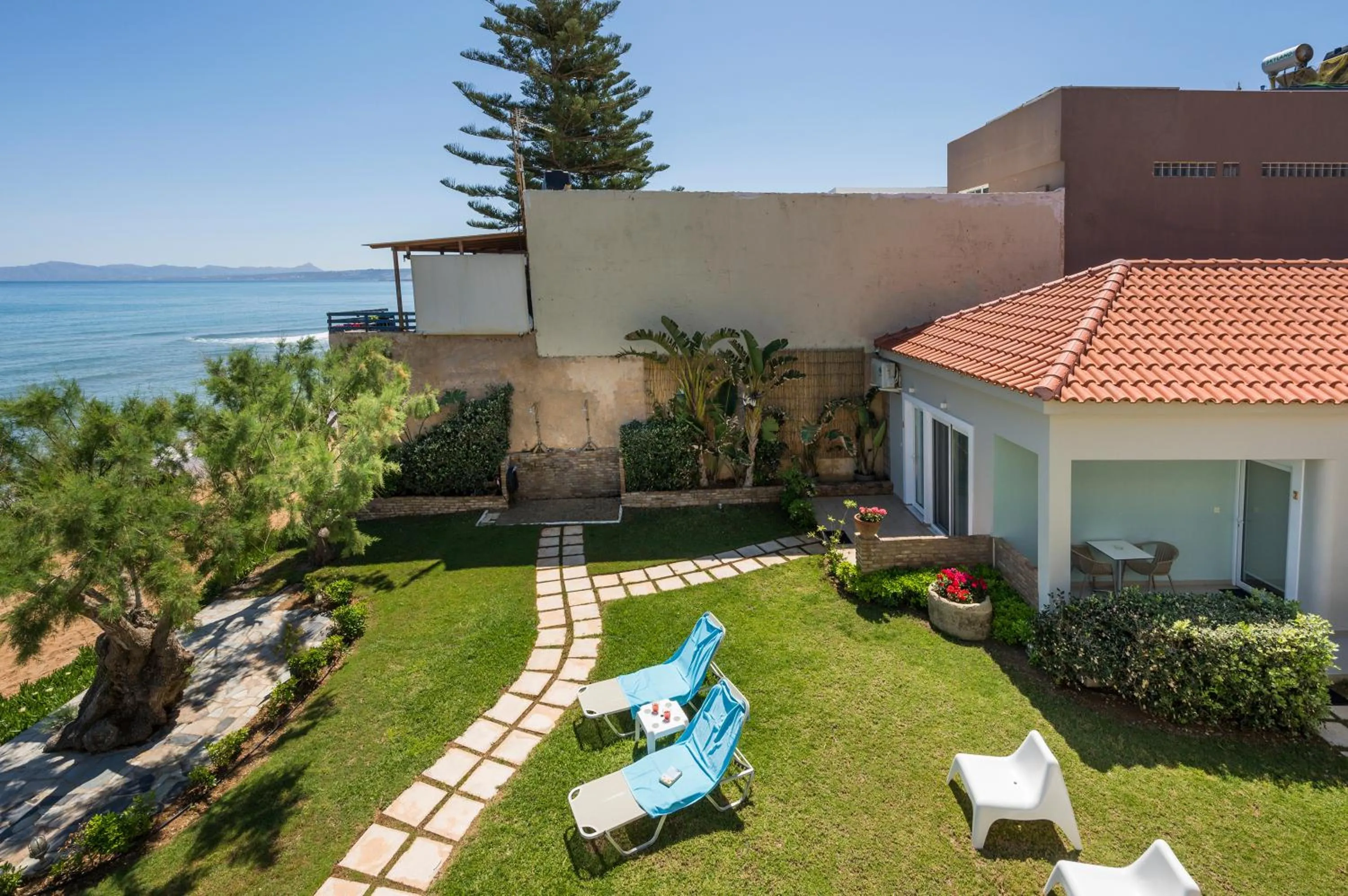 Garden view in Hermes Beach Front