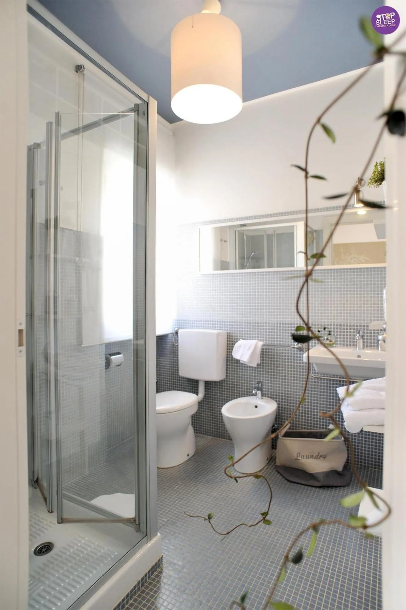 Bathroom in Stop & Sleep Udine