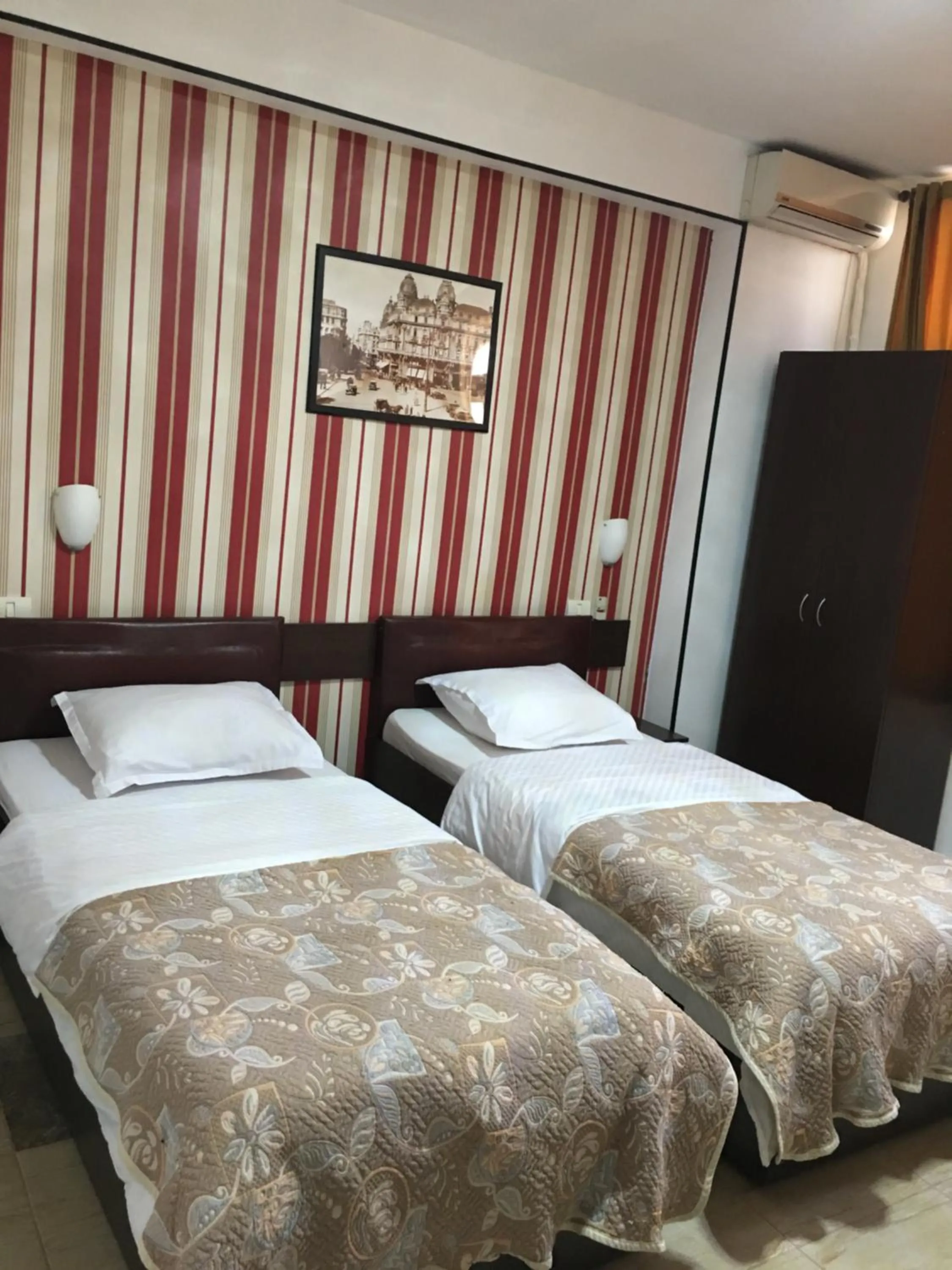 Photo of the whole room in Hotel Taco