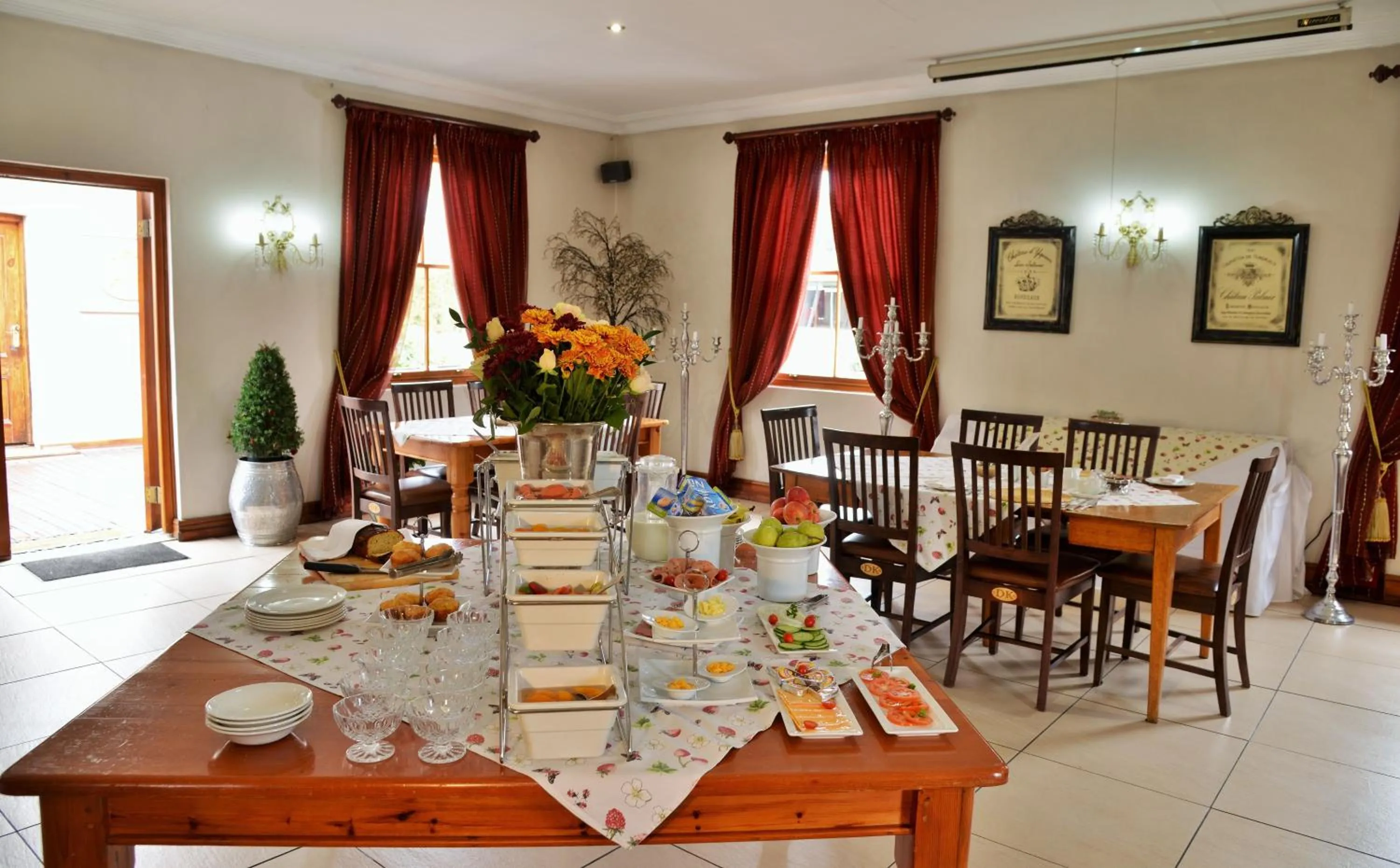 Continental breakfast in Die Kliphuis