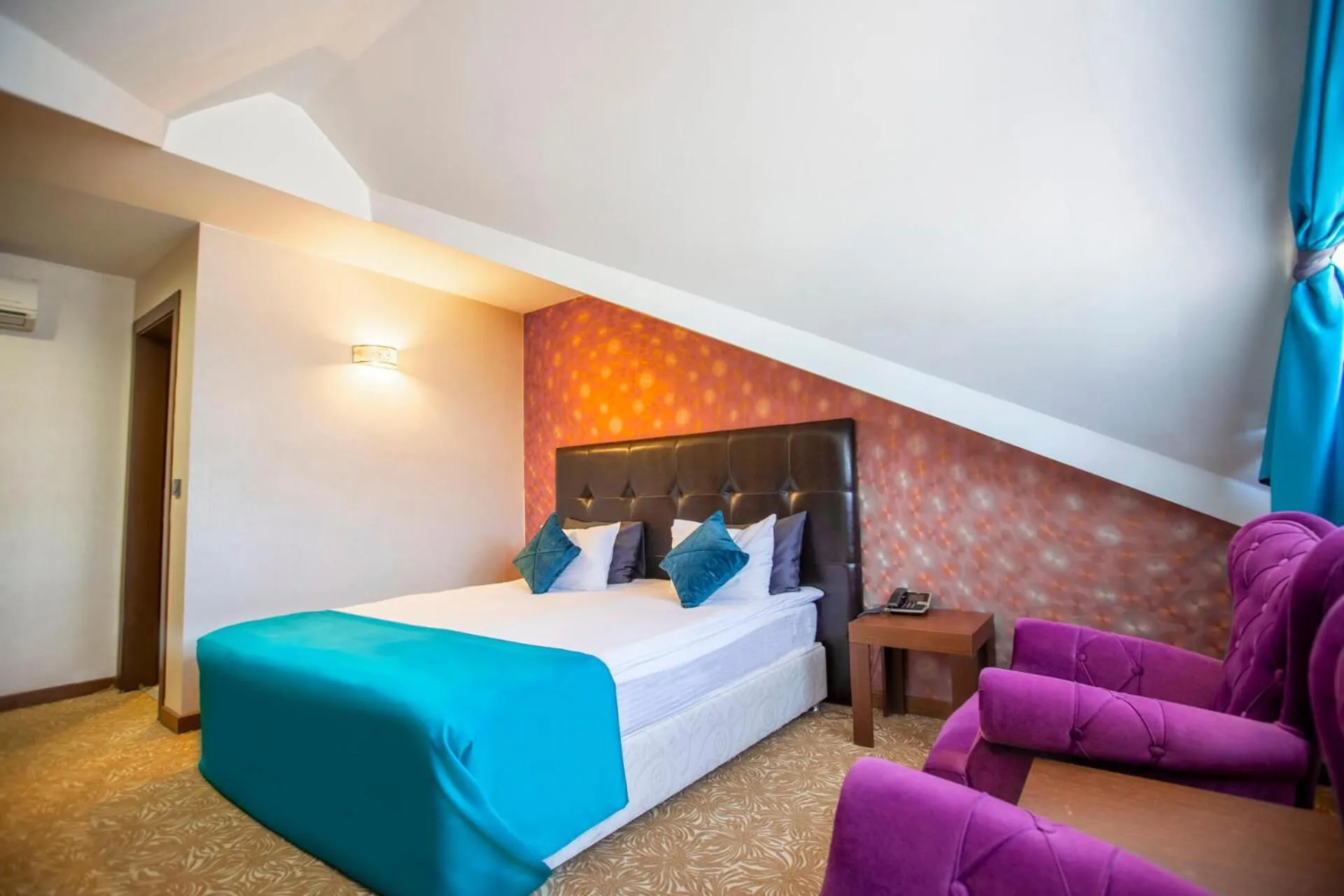 Bedroom in Highway Otel