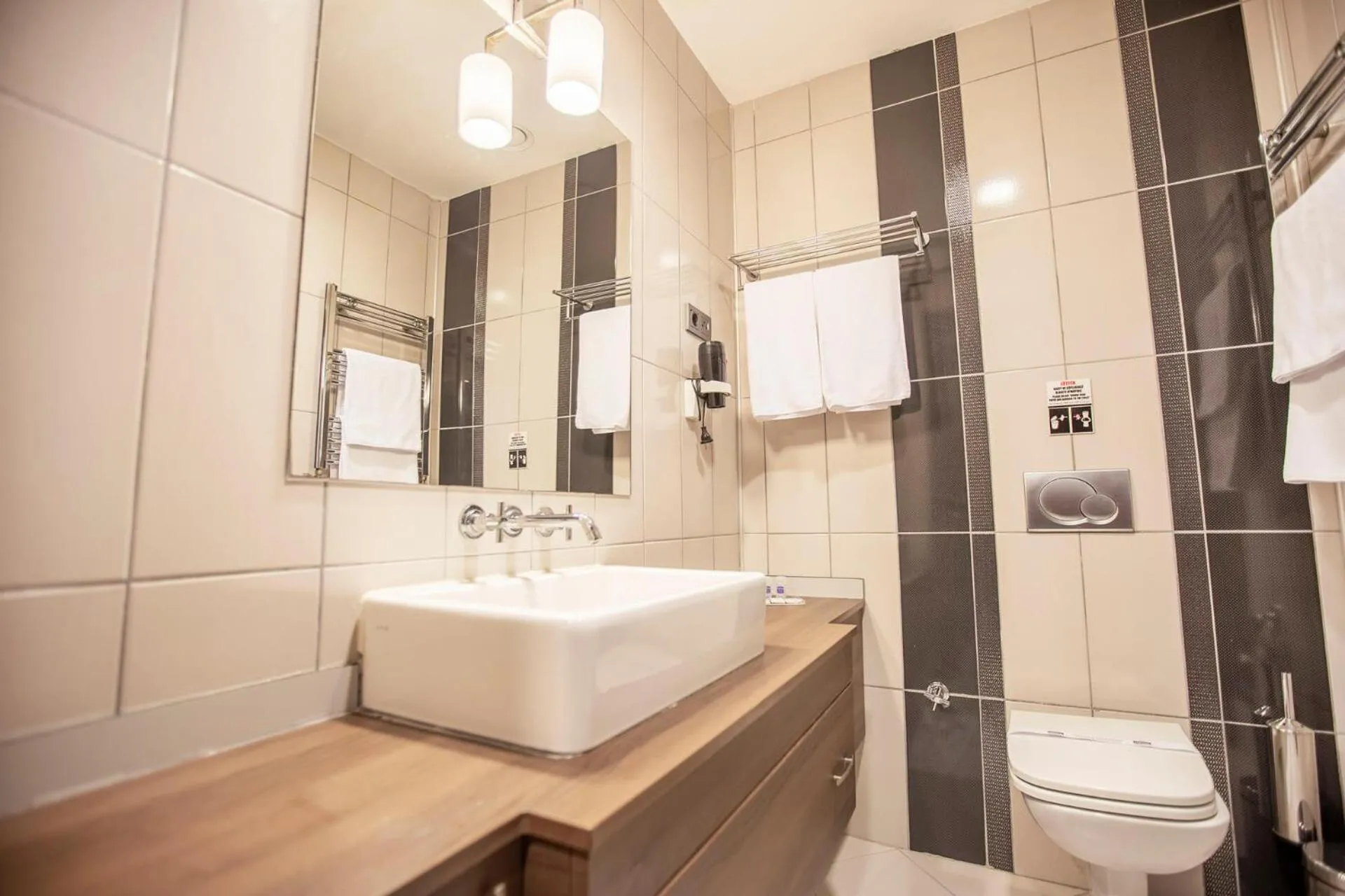 Shower in Highway Otel