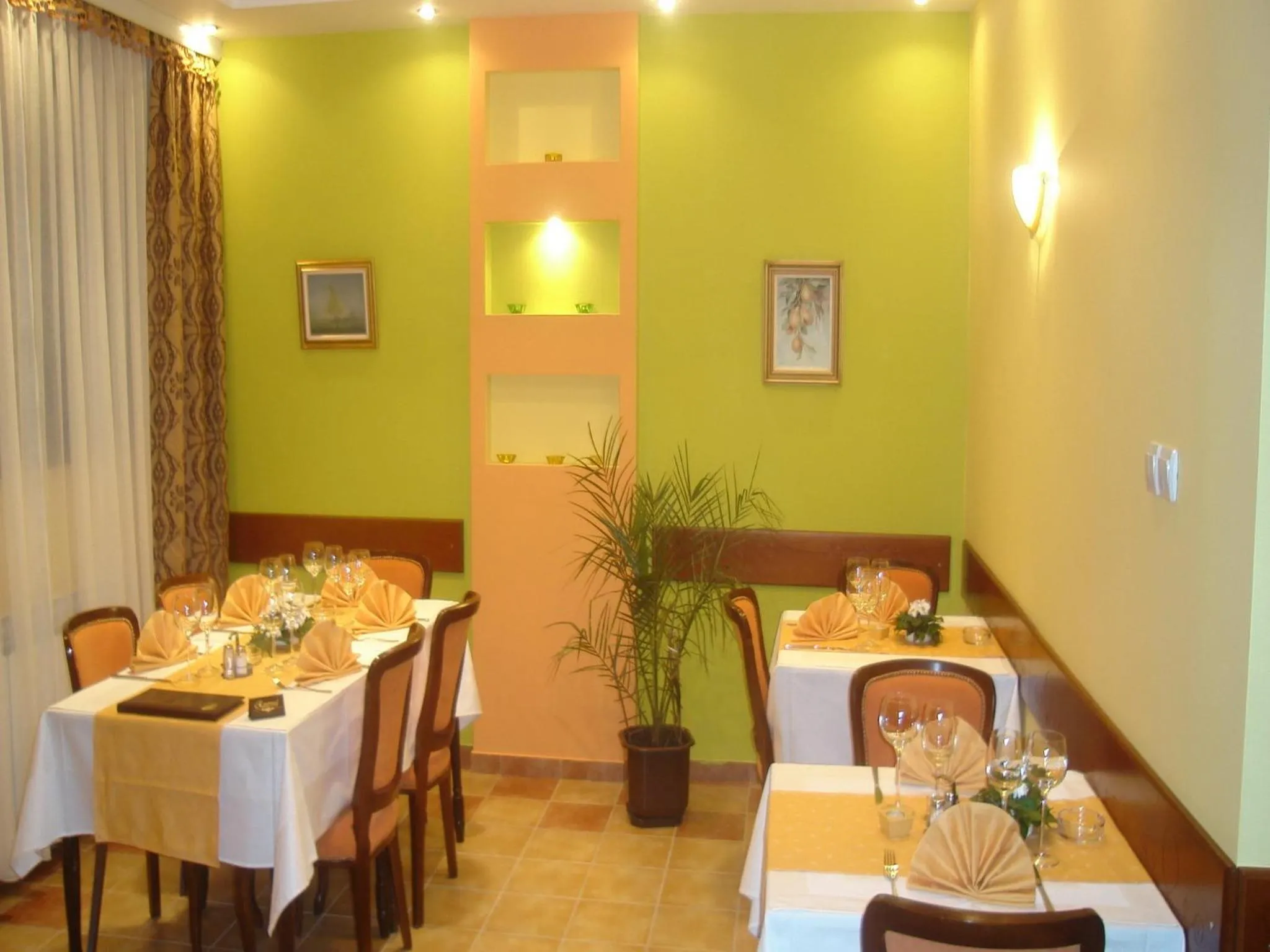 Restaurant/places to eat in Hotel Vila Sunce