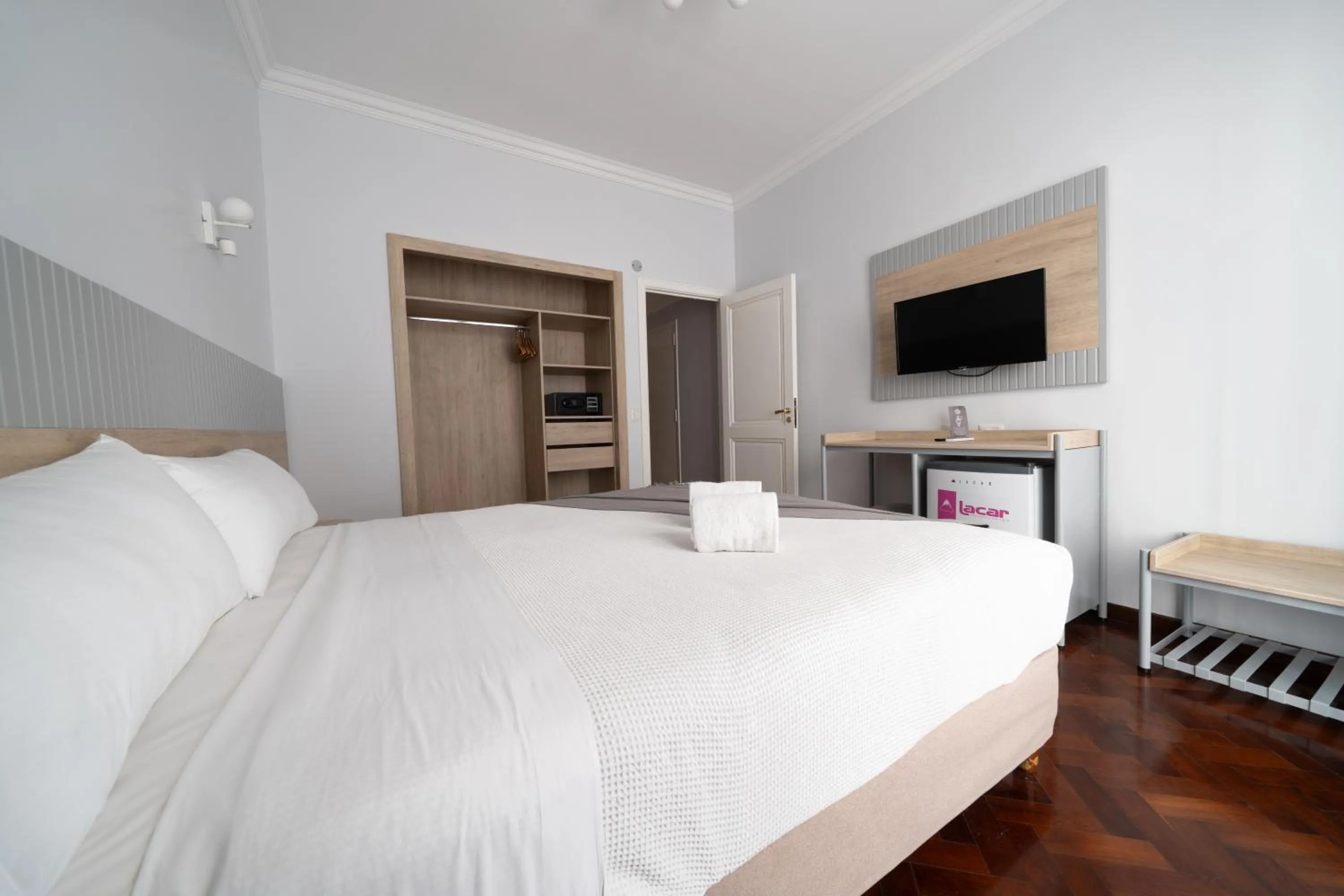 minibar, Bed in HOTEL REGIS