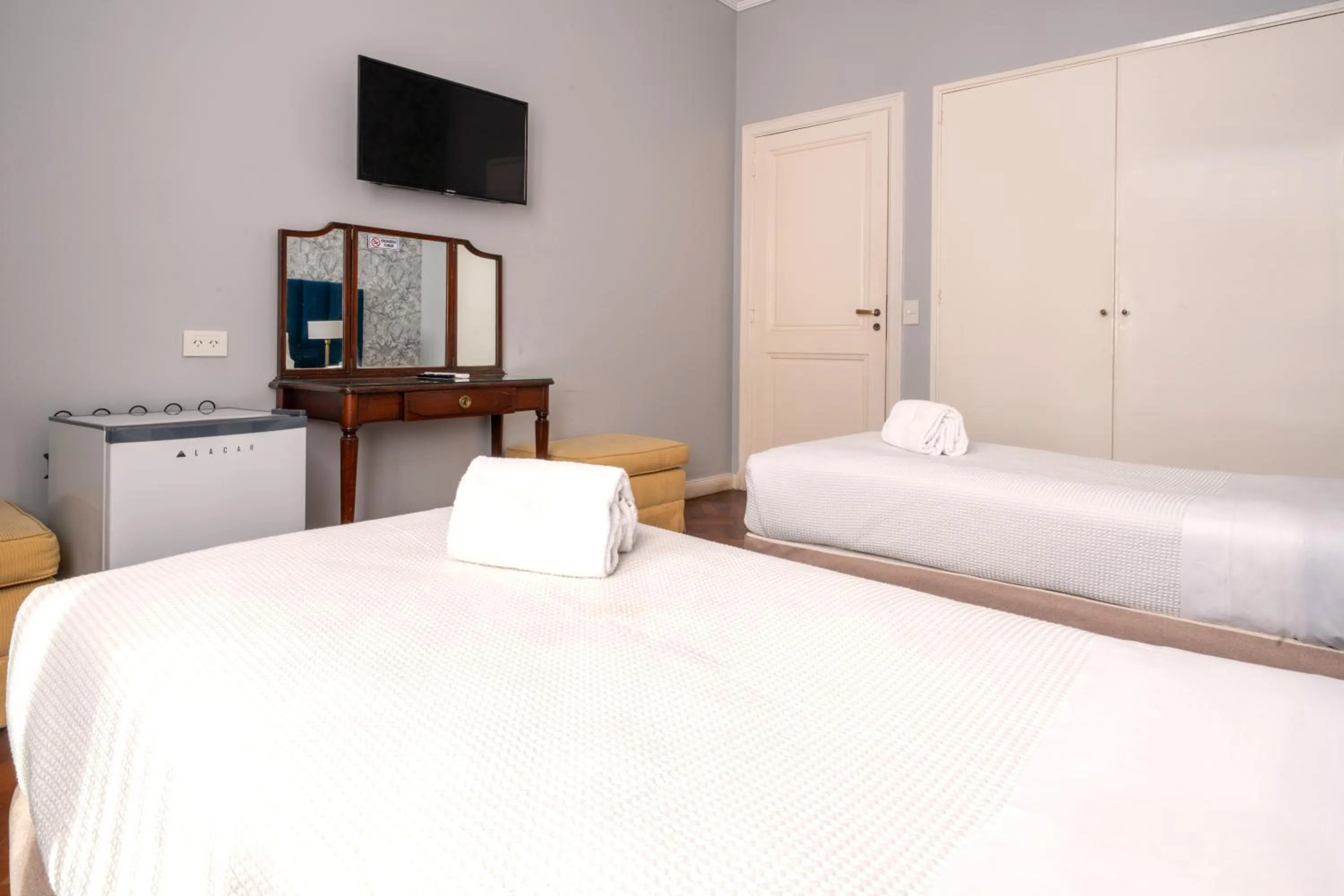 TV and multimedia, Bed in HOTEL REGIS