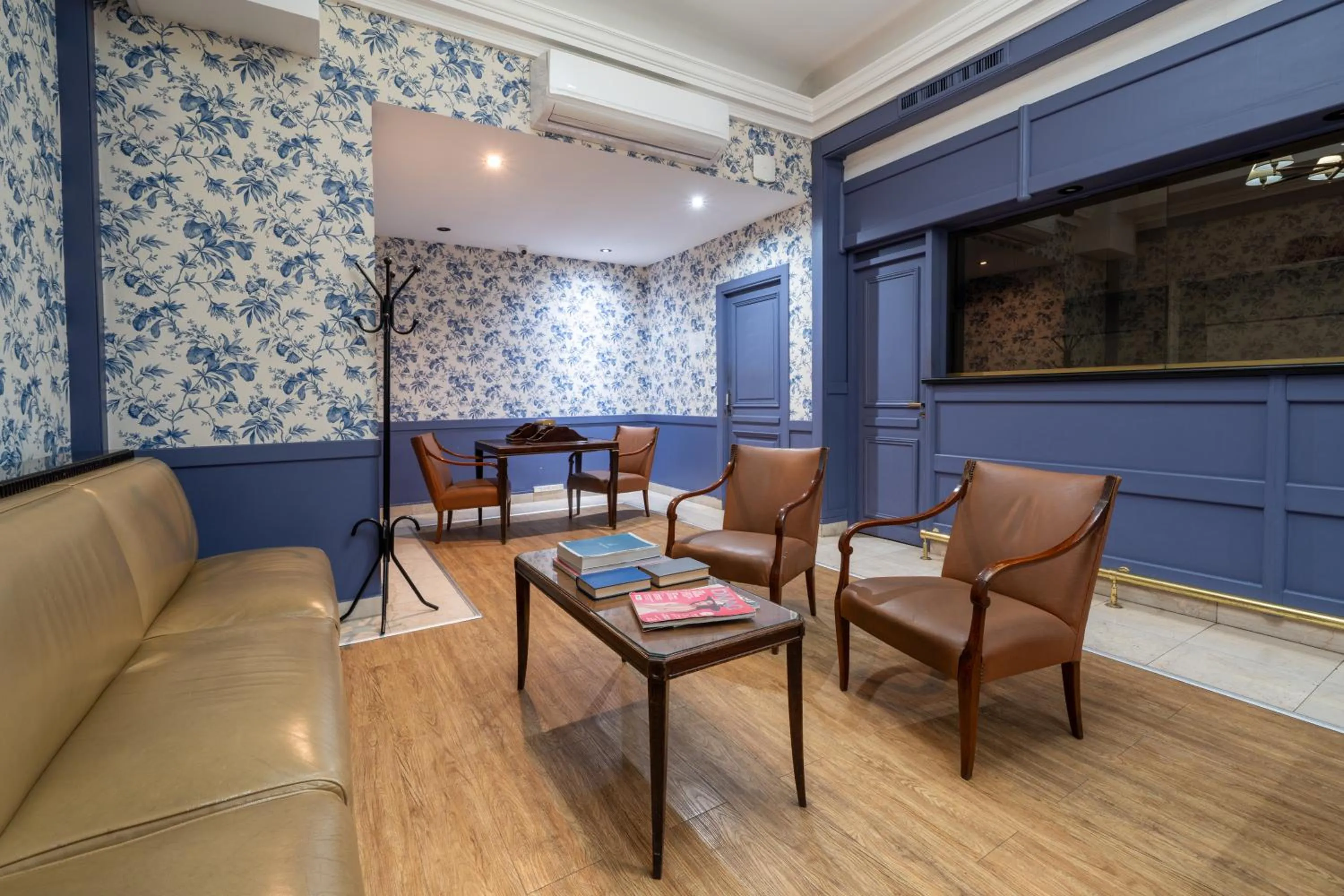 Lobby or reception in HOTEL REGIS