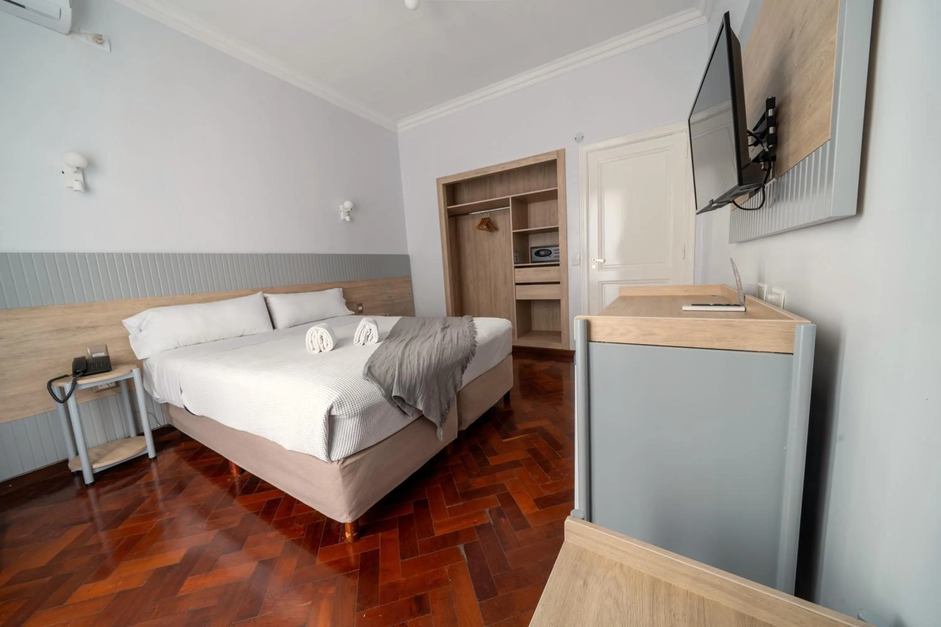 Photo of the whole room, Bed in HOTEL REGIS