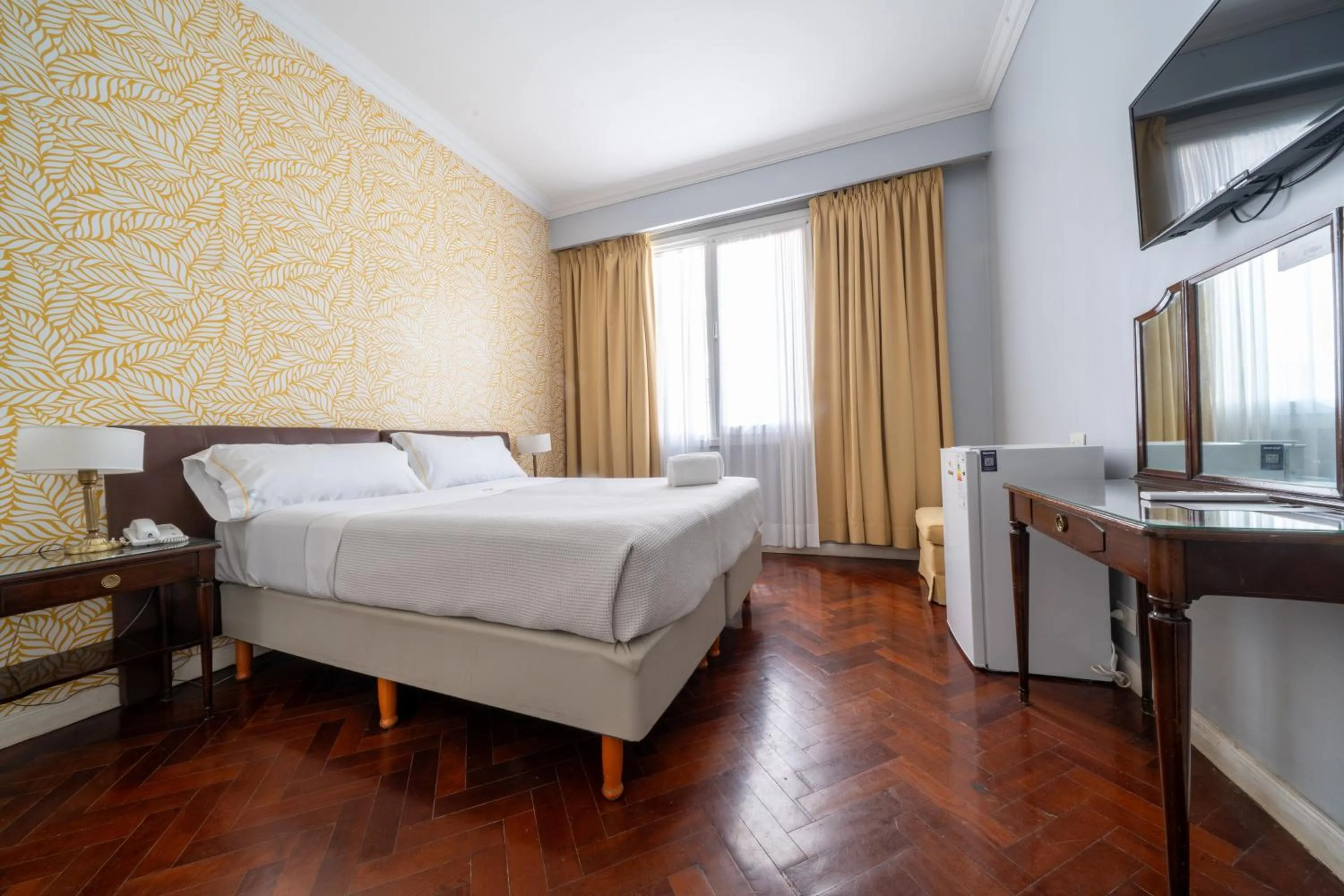 TV and multimedia, Bed in HOTEL REGIS