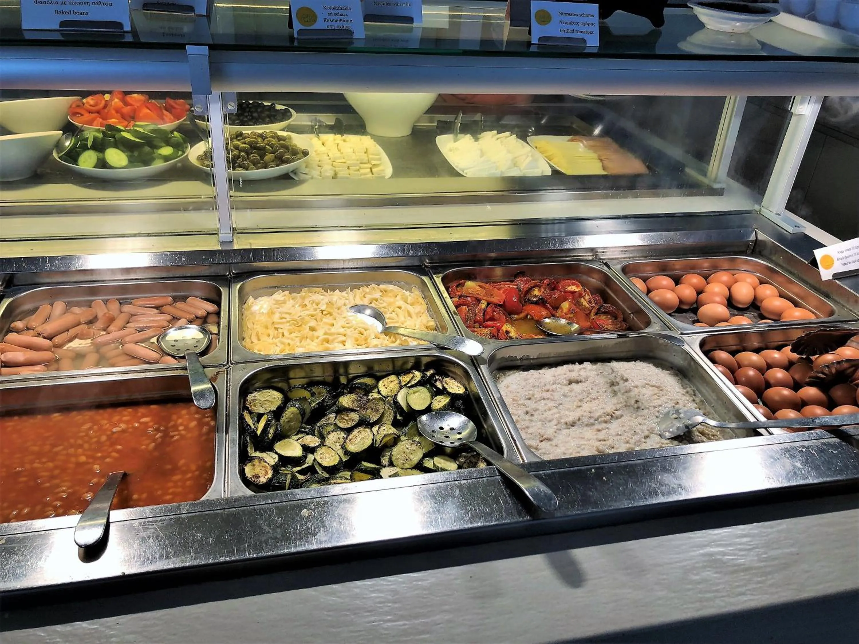 Buffet breakfast in Droushia Heights Hotel