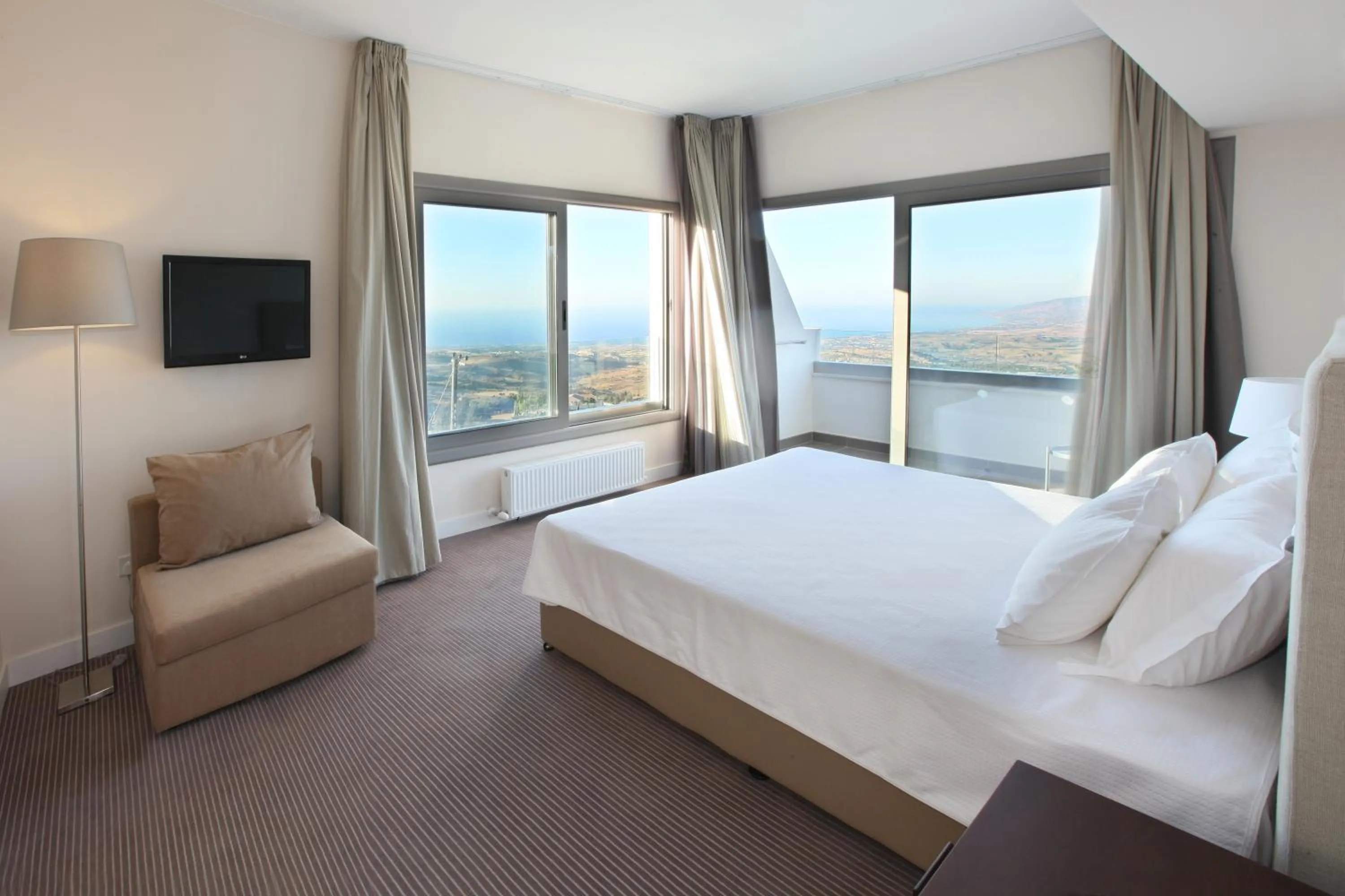 Mountain view, Bed in Droushia Heights Hotel