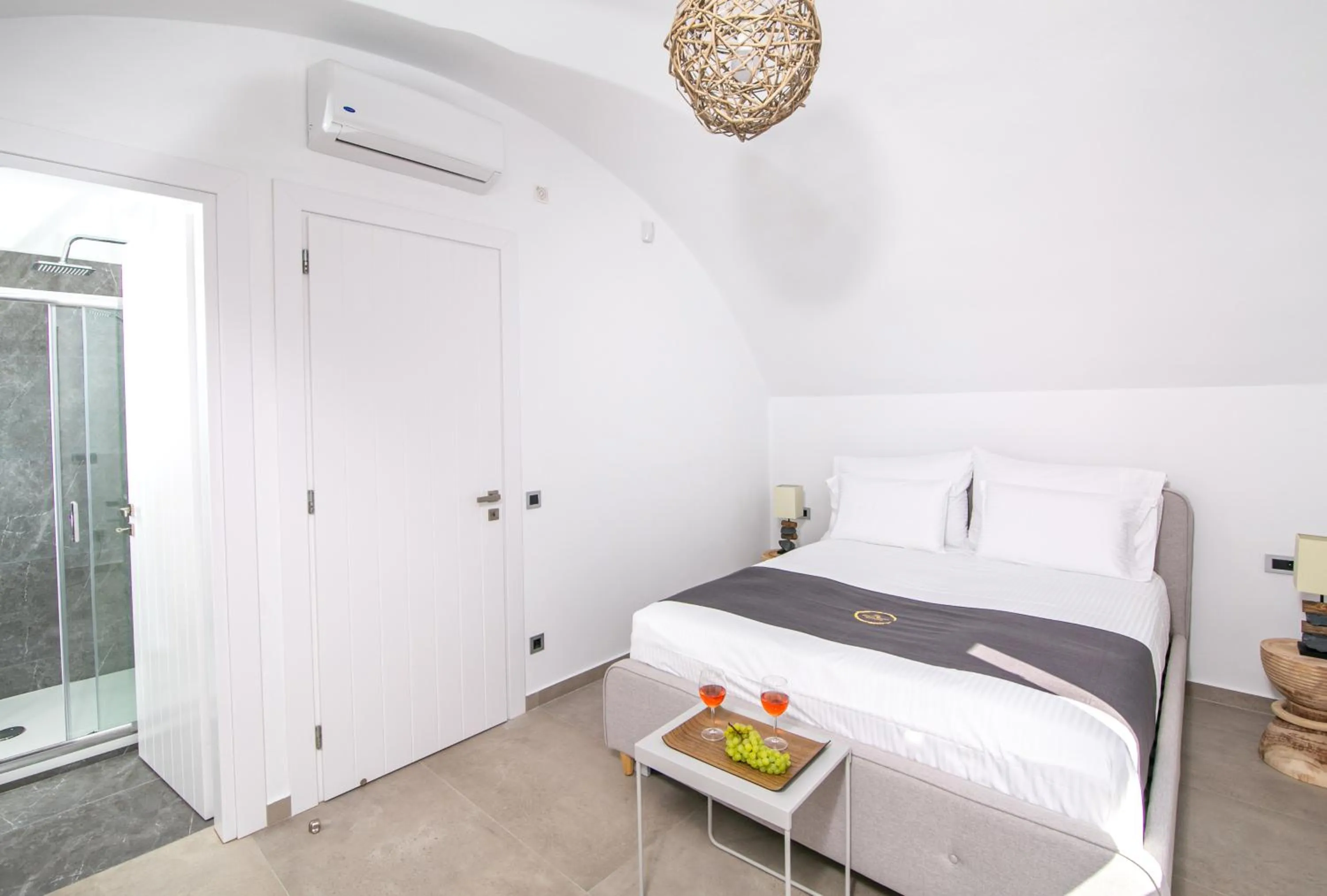 Photo of the whole room, Bed in Aegean Melody Suites & Villas