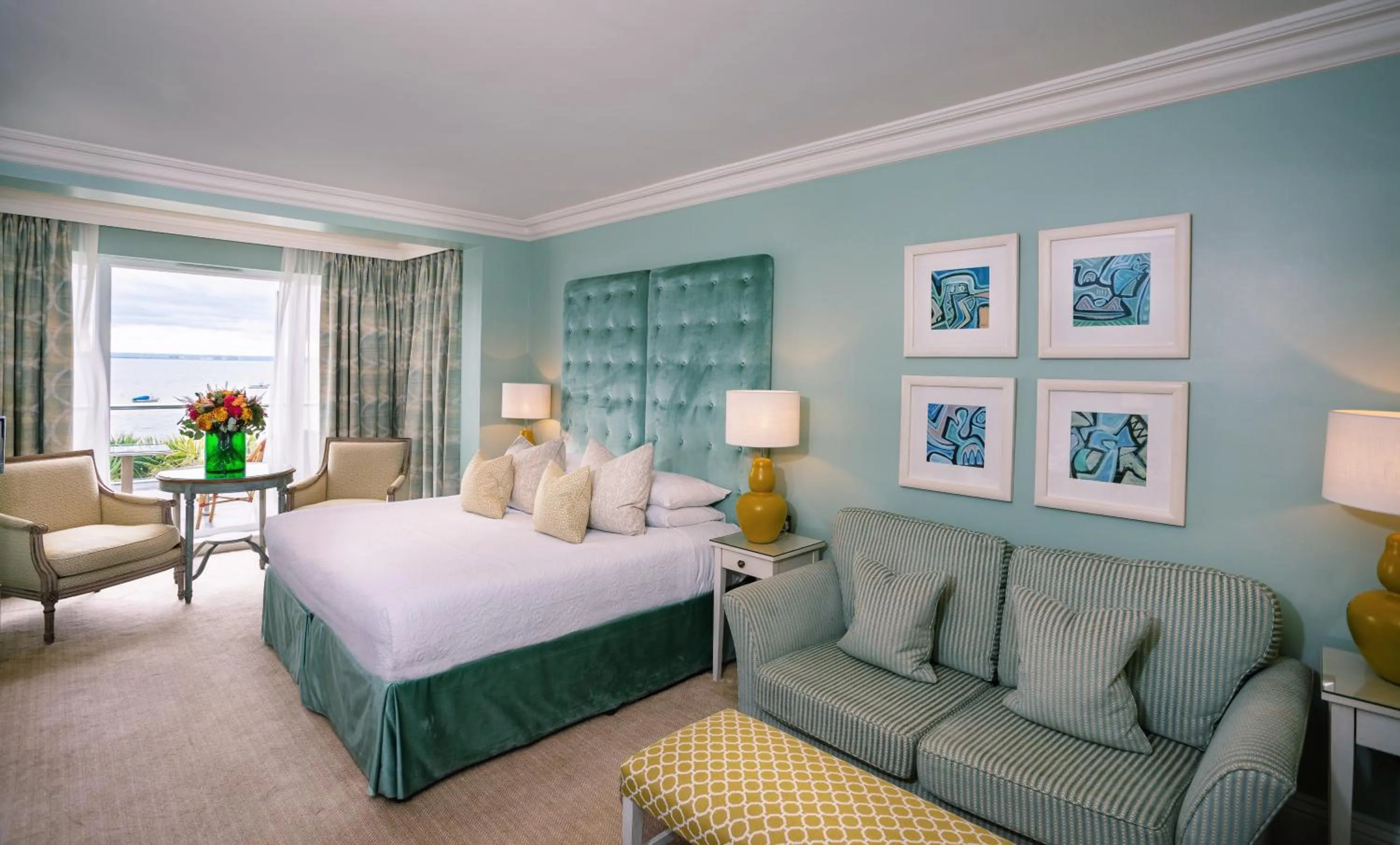 Photo of the whole room, Bed in Roslin Beach Hotel