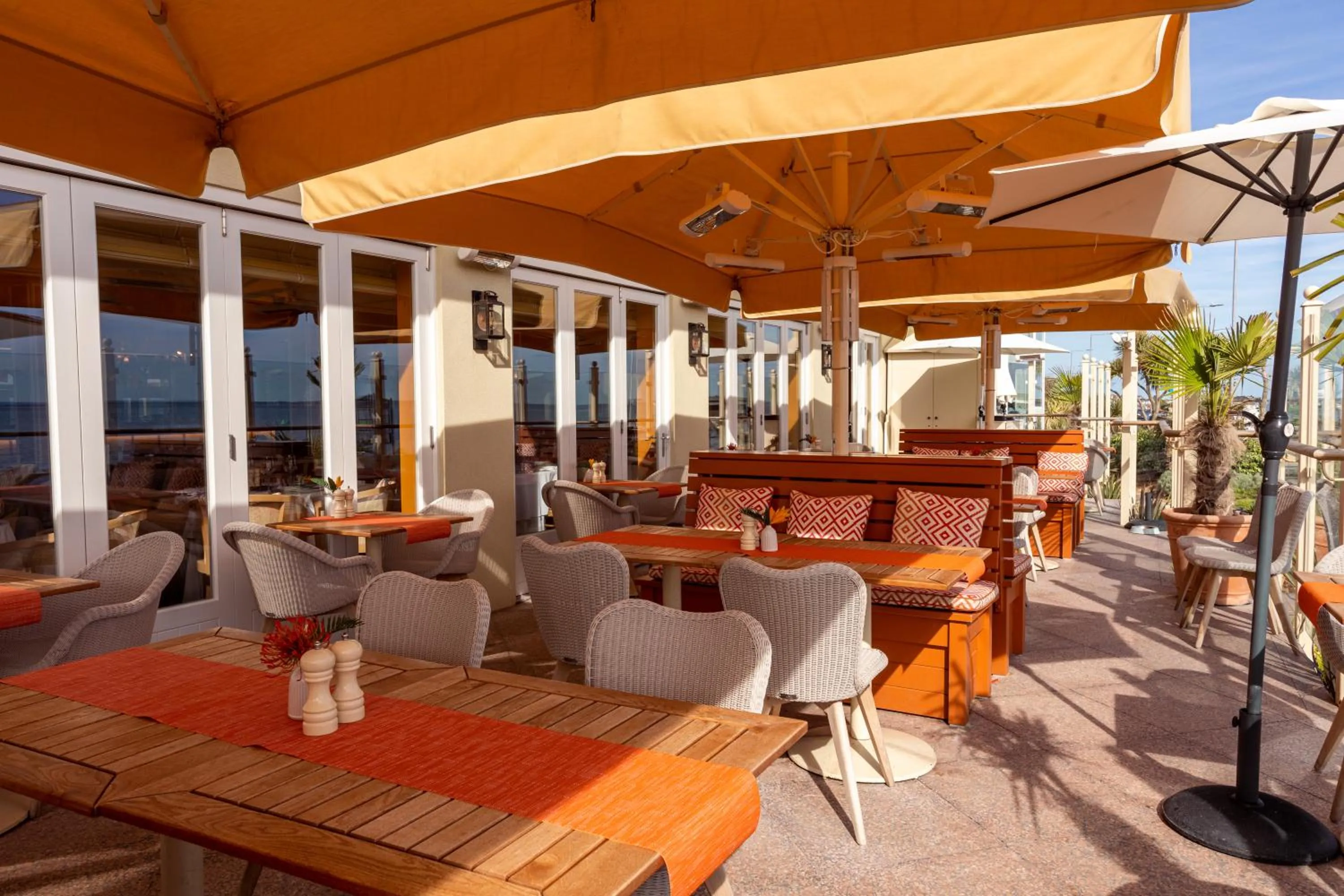 Restaurant/places to eat in Roslin Beach Hotel