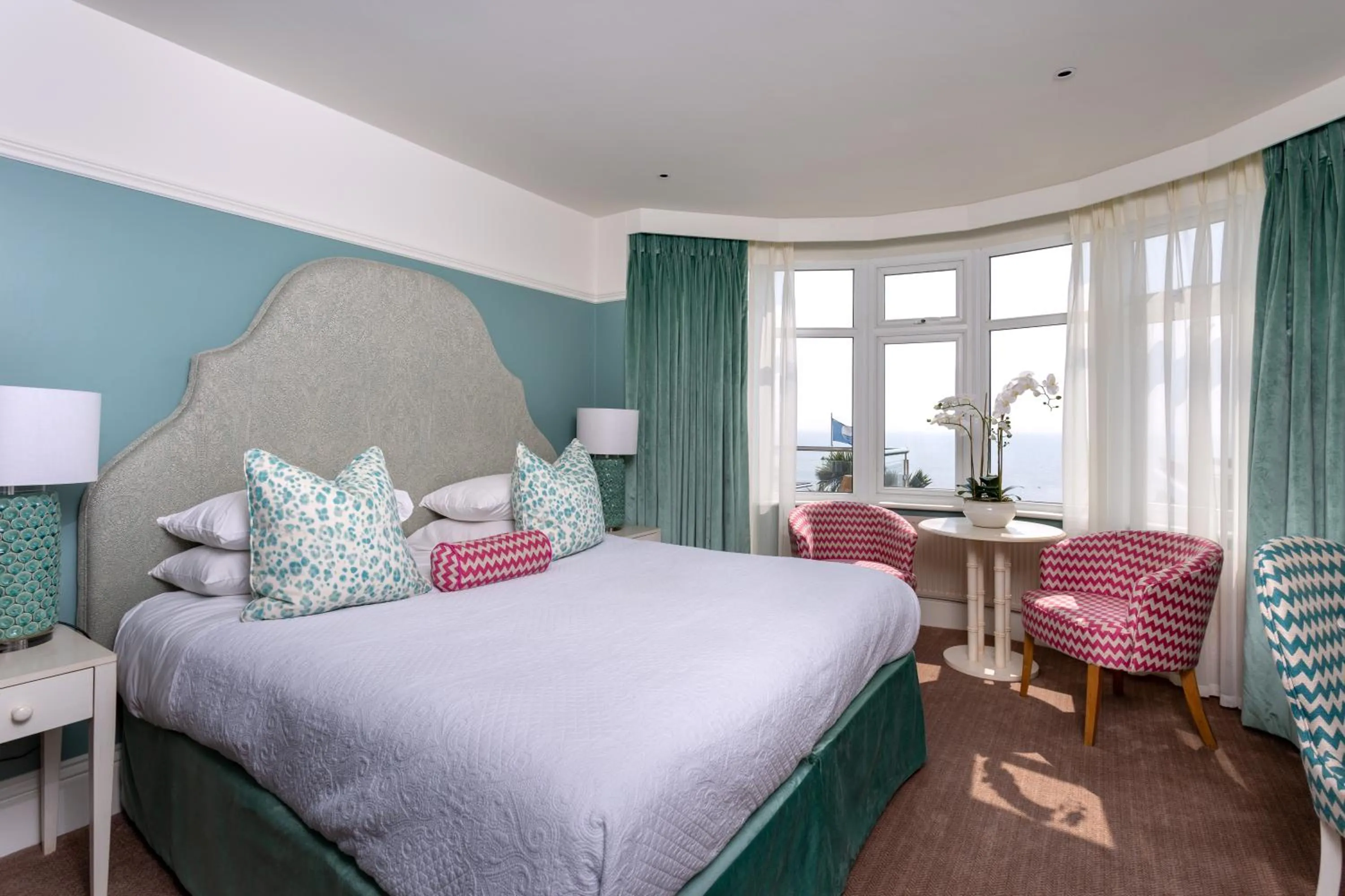 Photo of the whole room, Bed in Roslin Beach Hotel