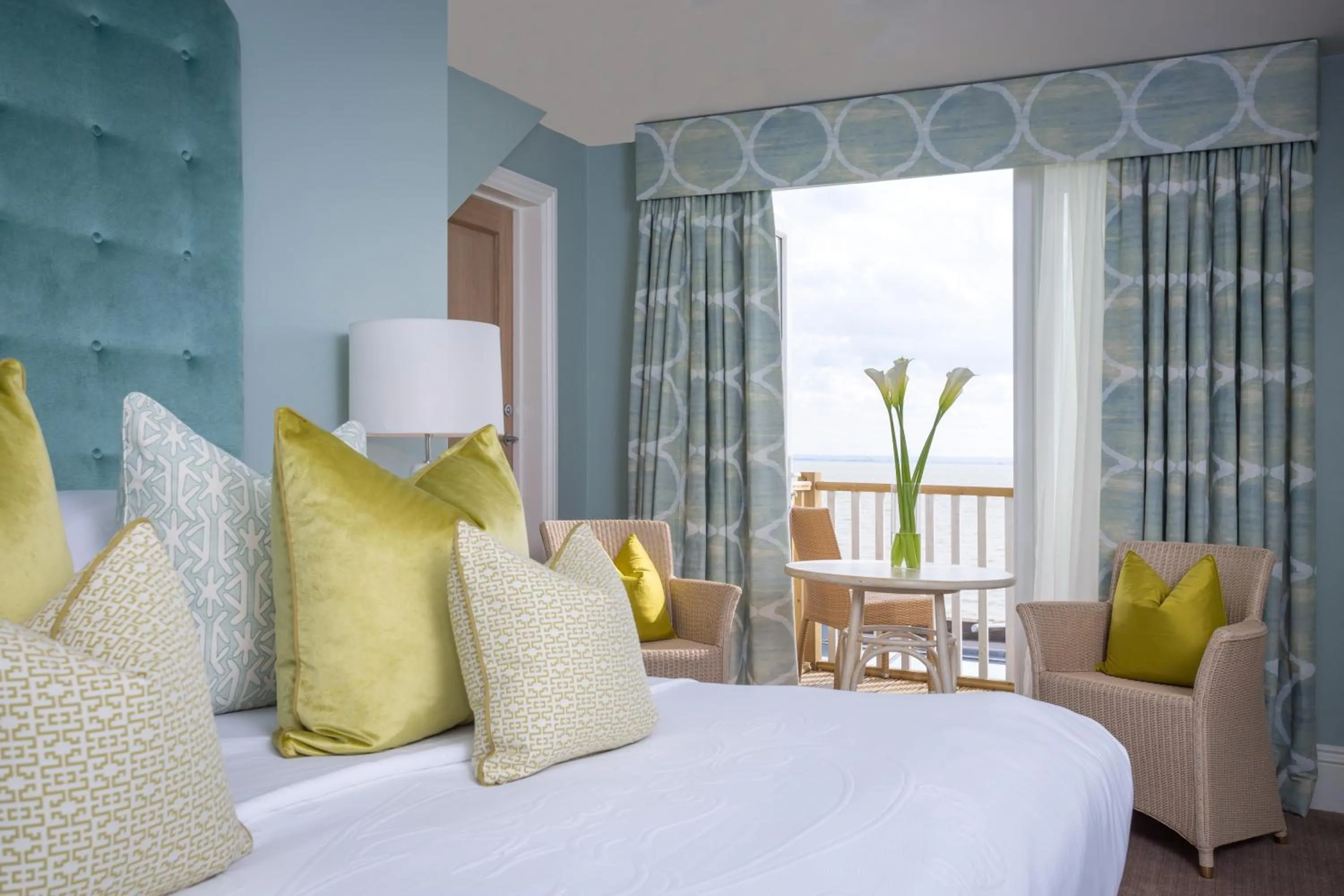 Sea view, Bed in Roslin Beach Hotel