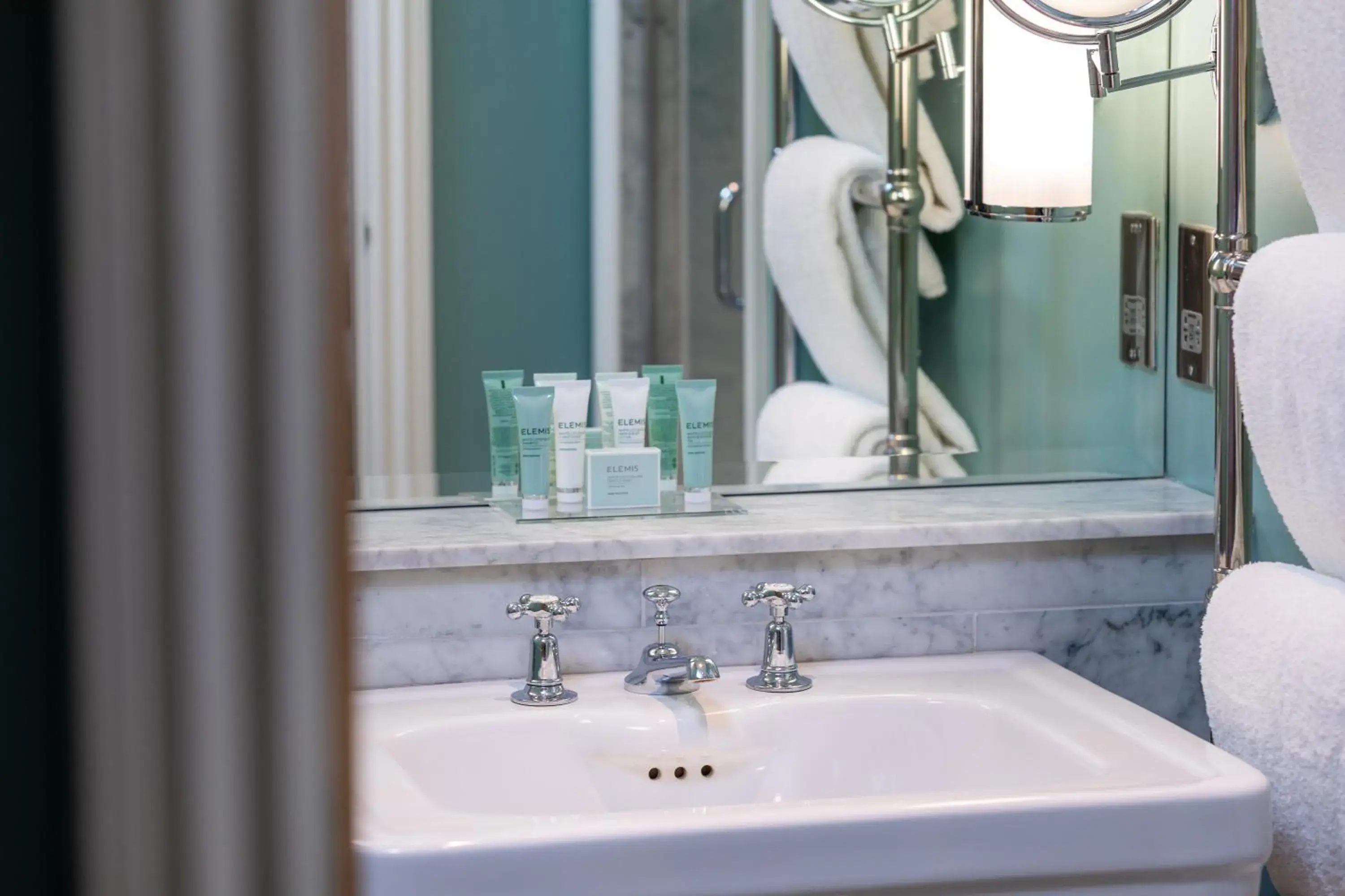 Superior King with Sea View in Roslin Beach Hotel Superior King with Sea View in Roslin Beach Hotel