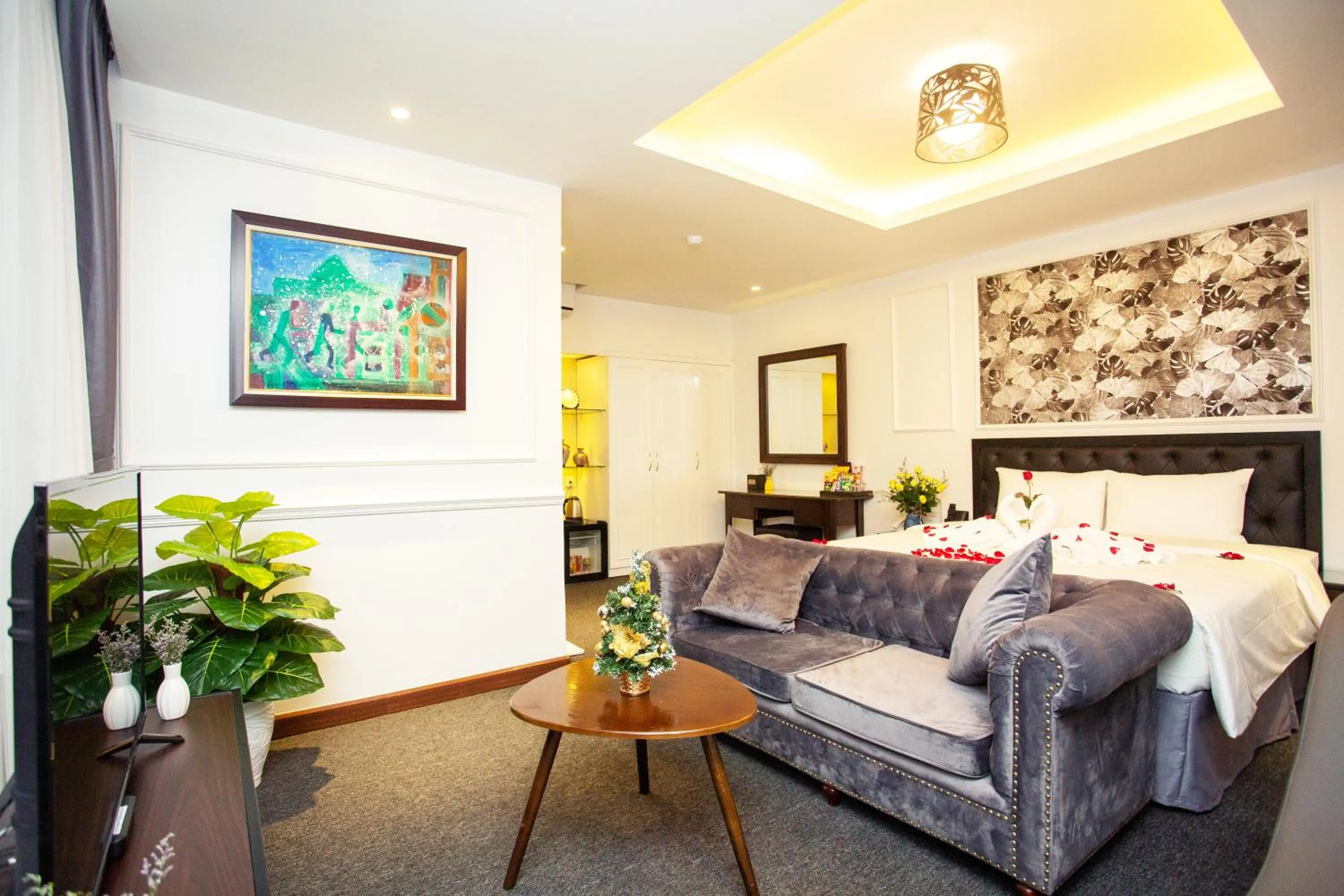 Communal lounge/ TV room, Bed in Adeline Hotel Hanoi