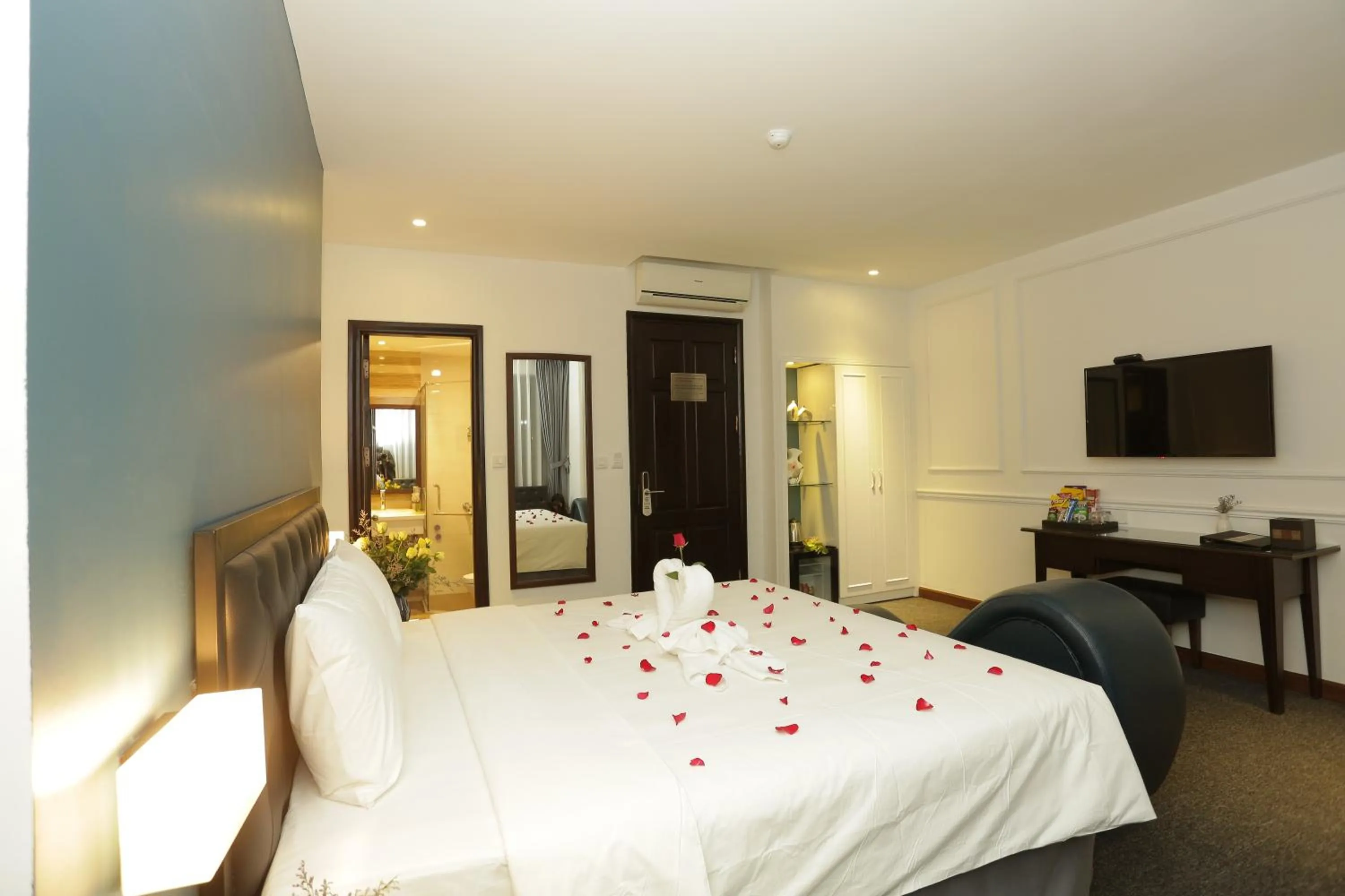 City view, Bed in Adeline Hotel Hanoi