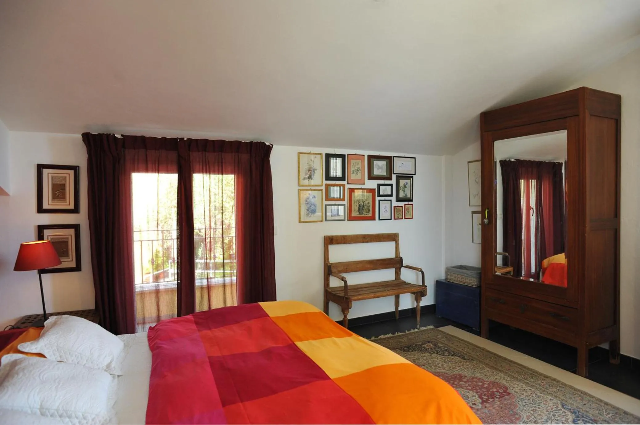 Photo of the whole room, Bed in IL golfo artisti e poeti villa thea