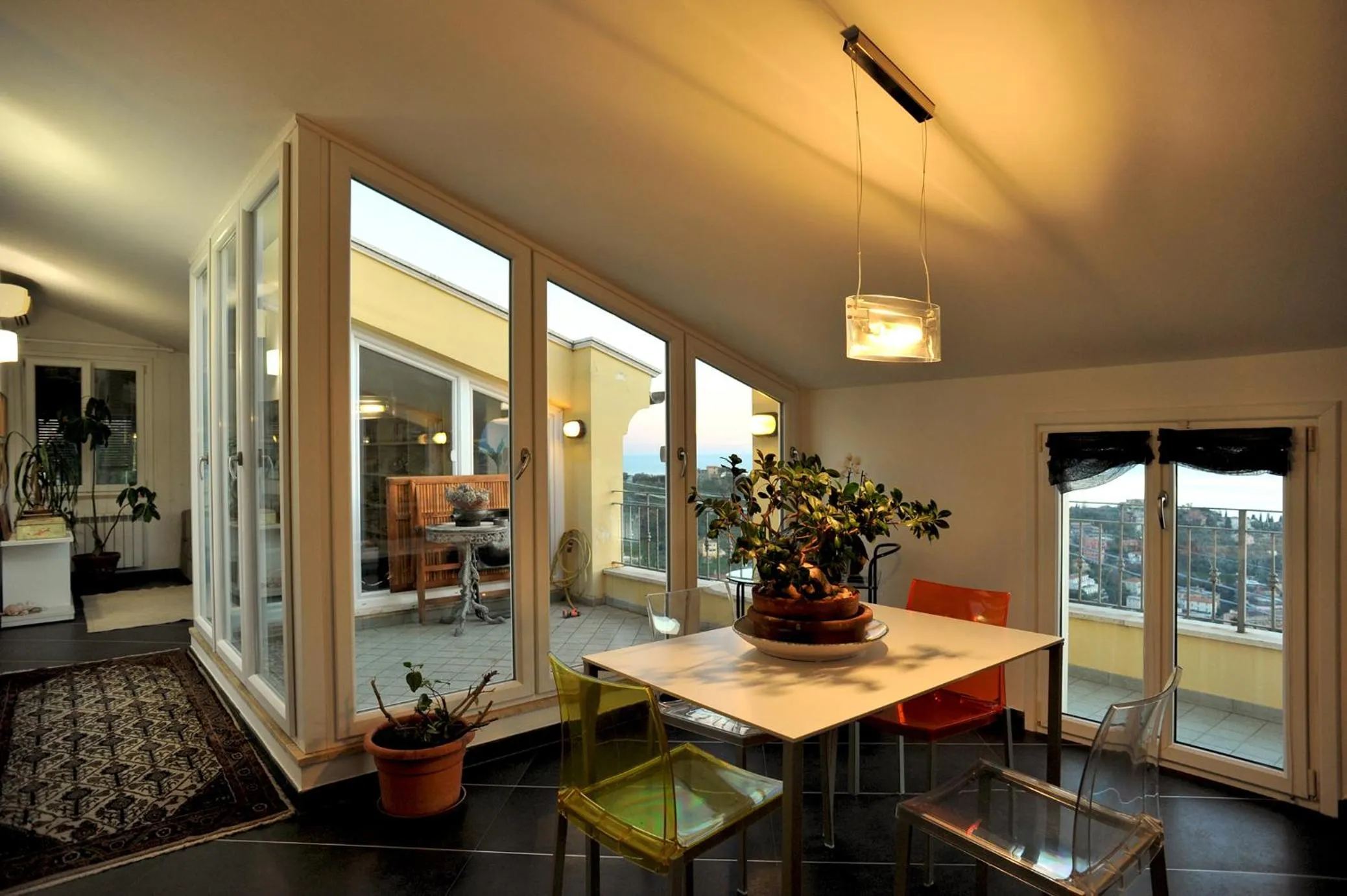 Dining area in IL golfo artisti e poeti villa thea