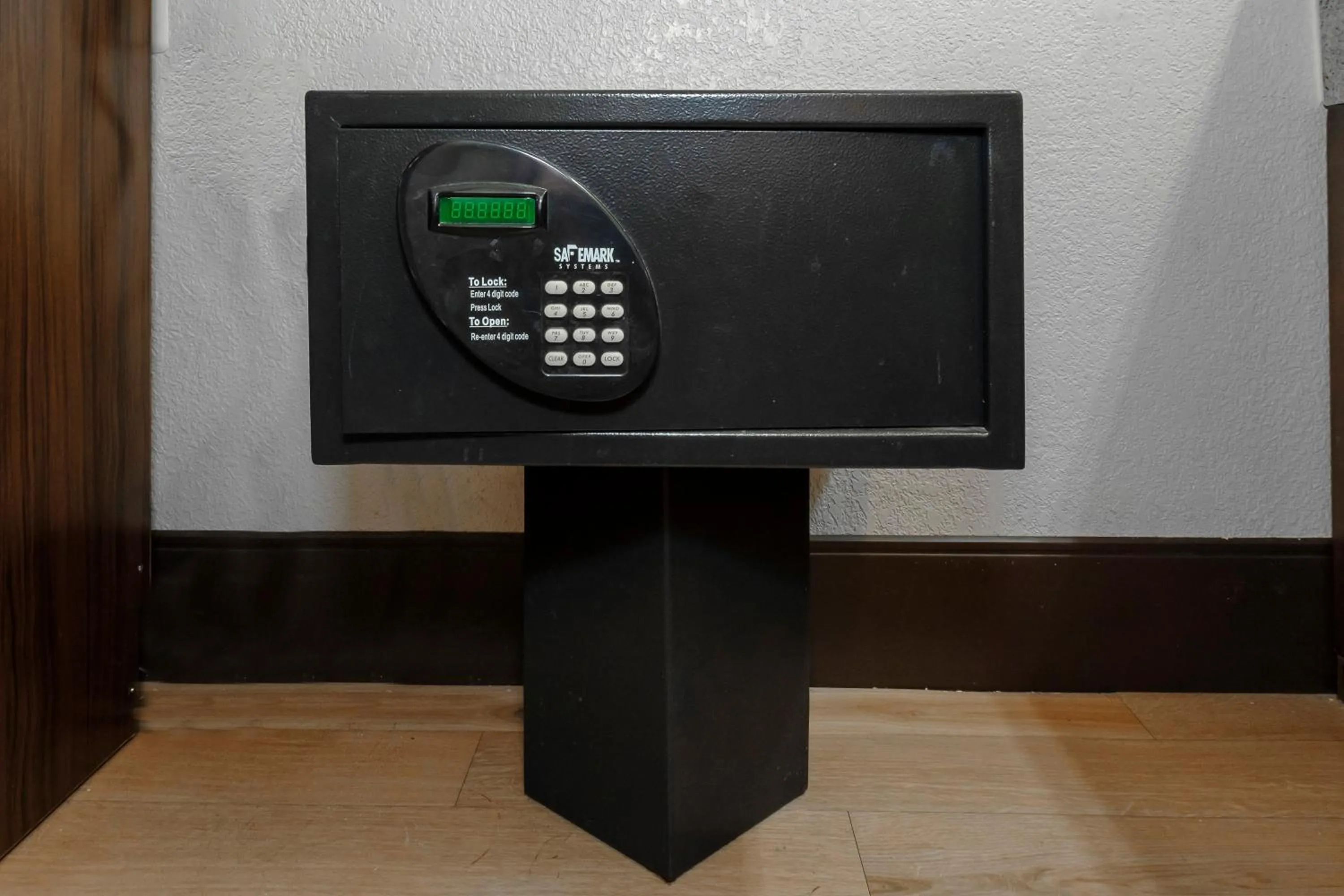 Photo of the whole room in Red Roof Inn Aberdeen