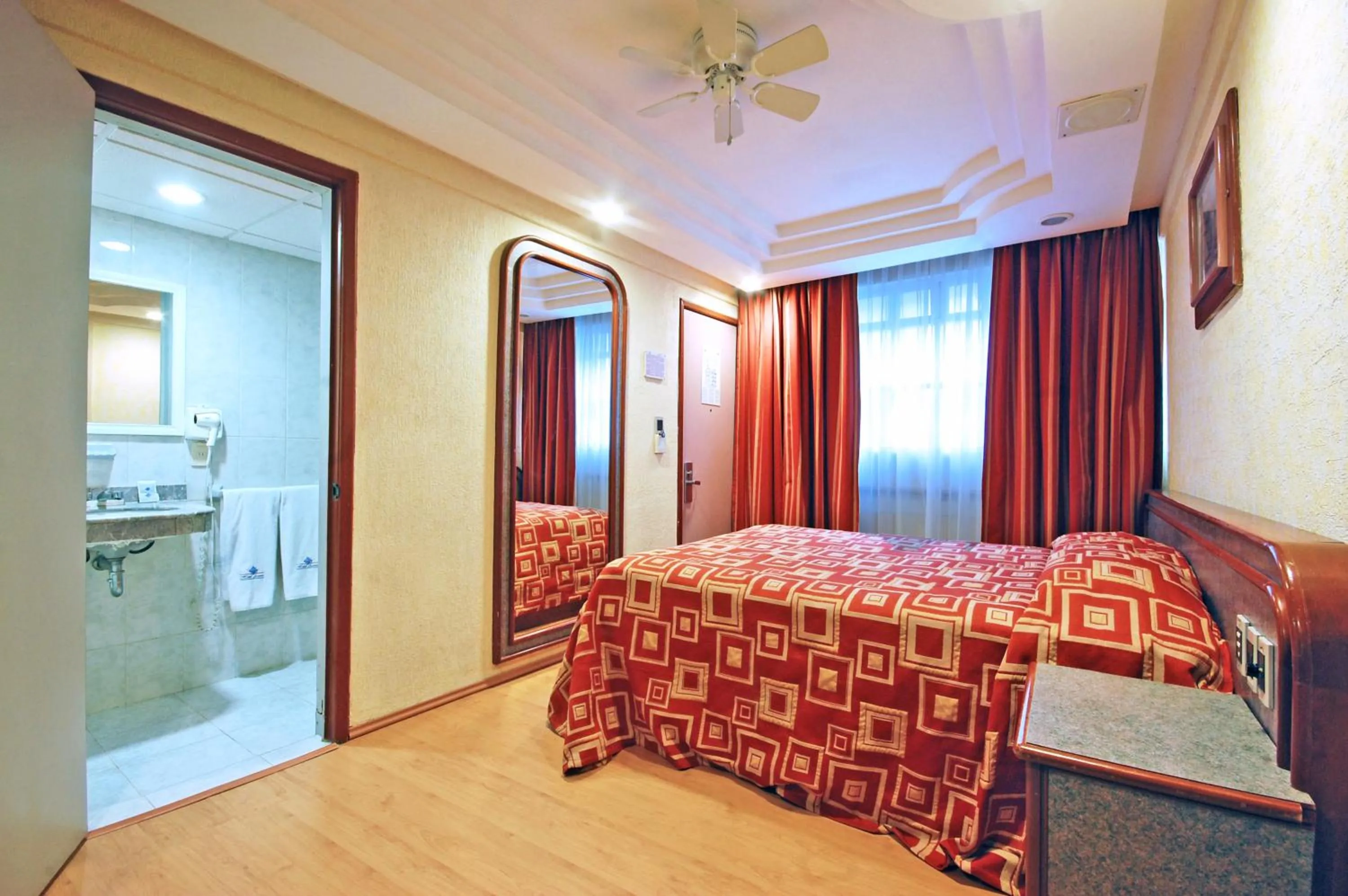 Photo of the whole room, Bed in Hotel Azores