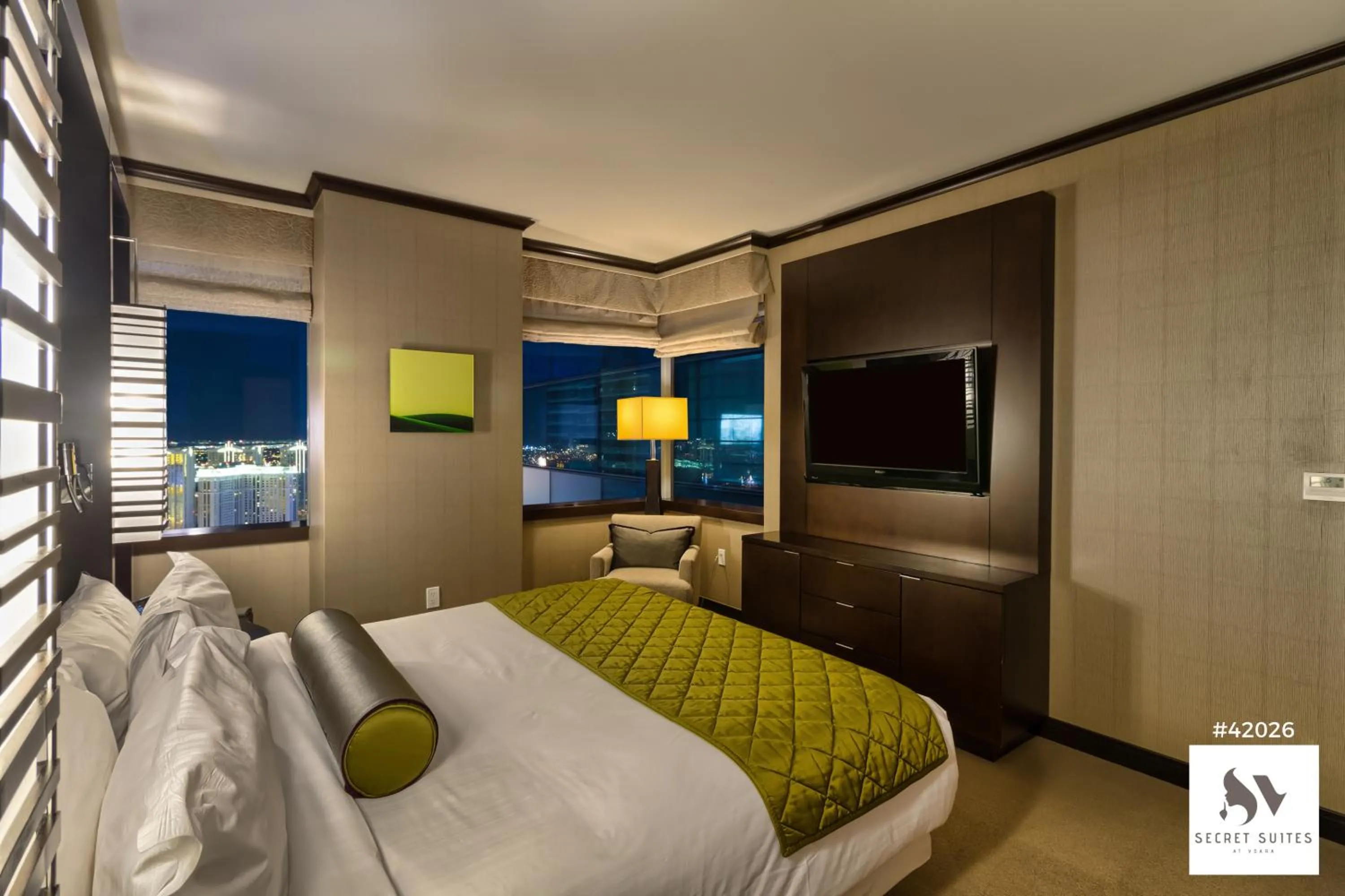 Photo of the whole room, Bed in Secret Suites At Vdara