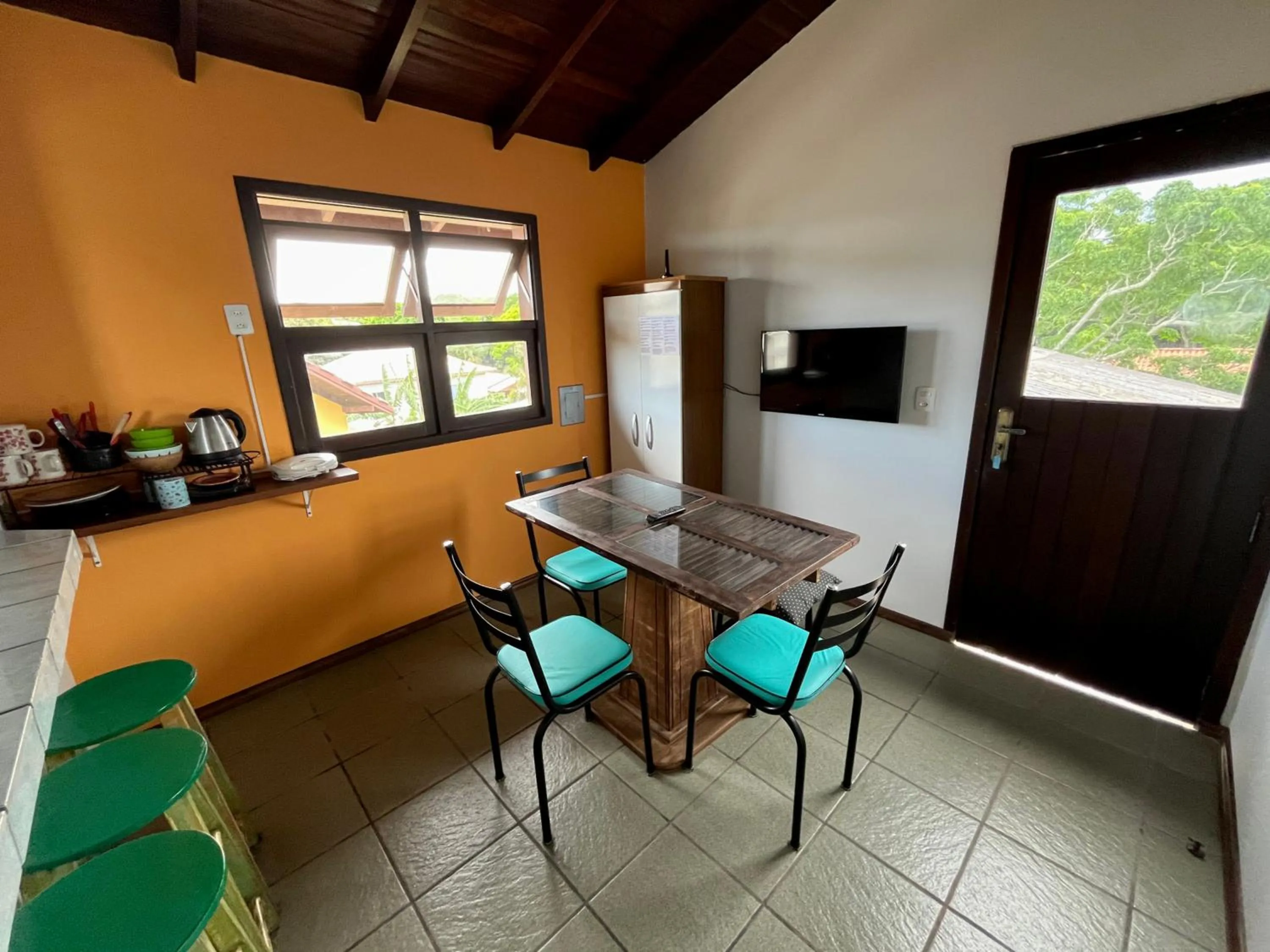 TV and multimedia in Santinho Hostel