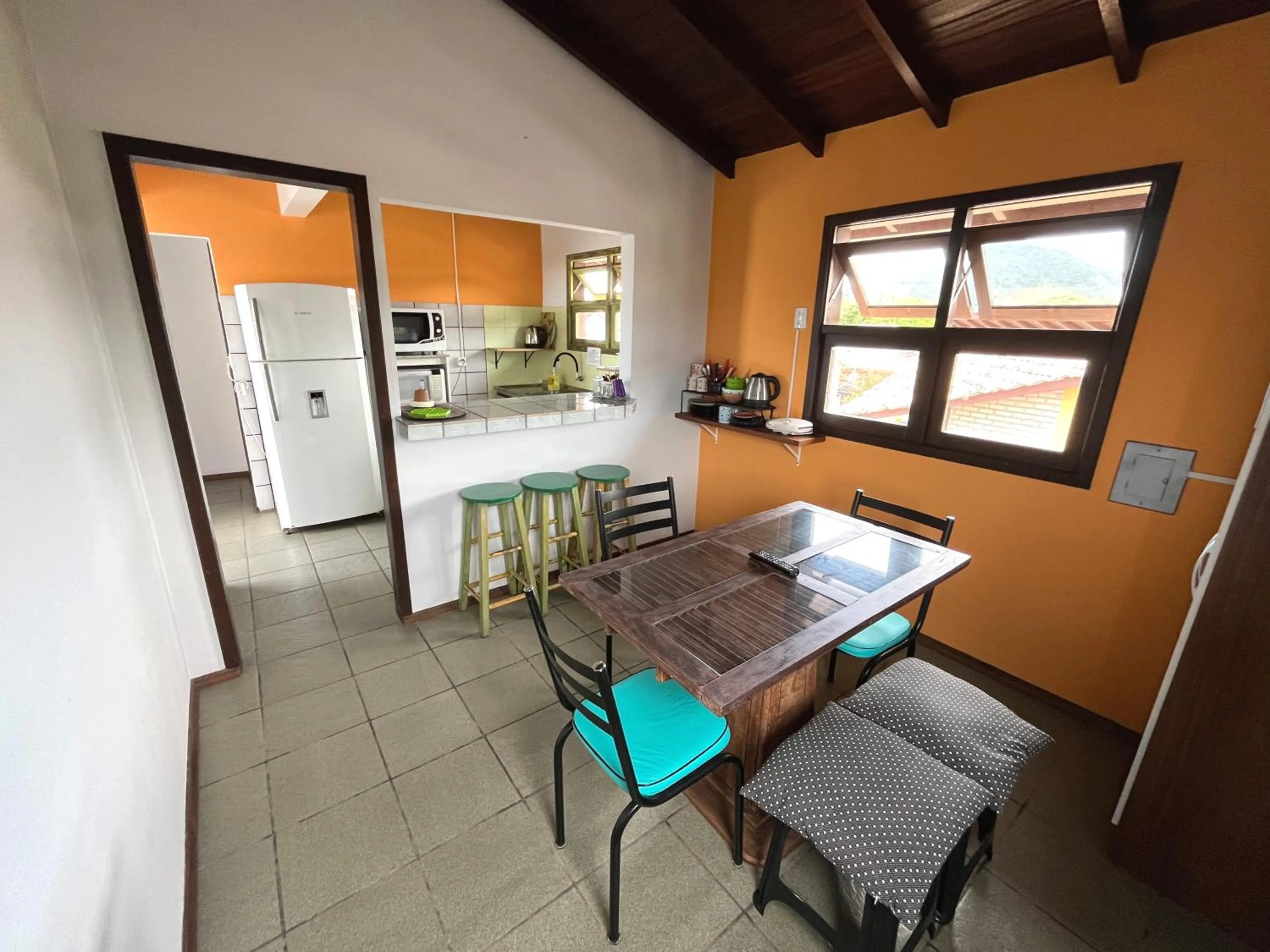 Kitchen or kitchenette in Santinho Hostel