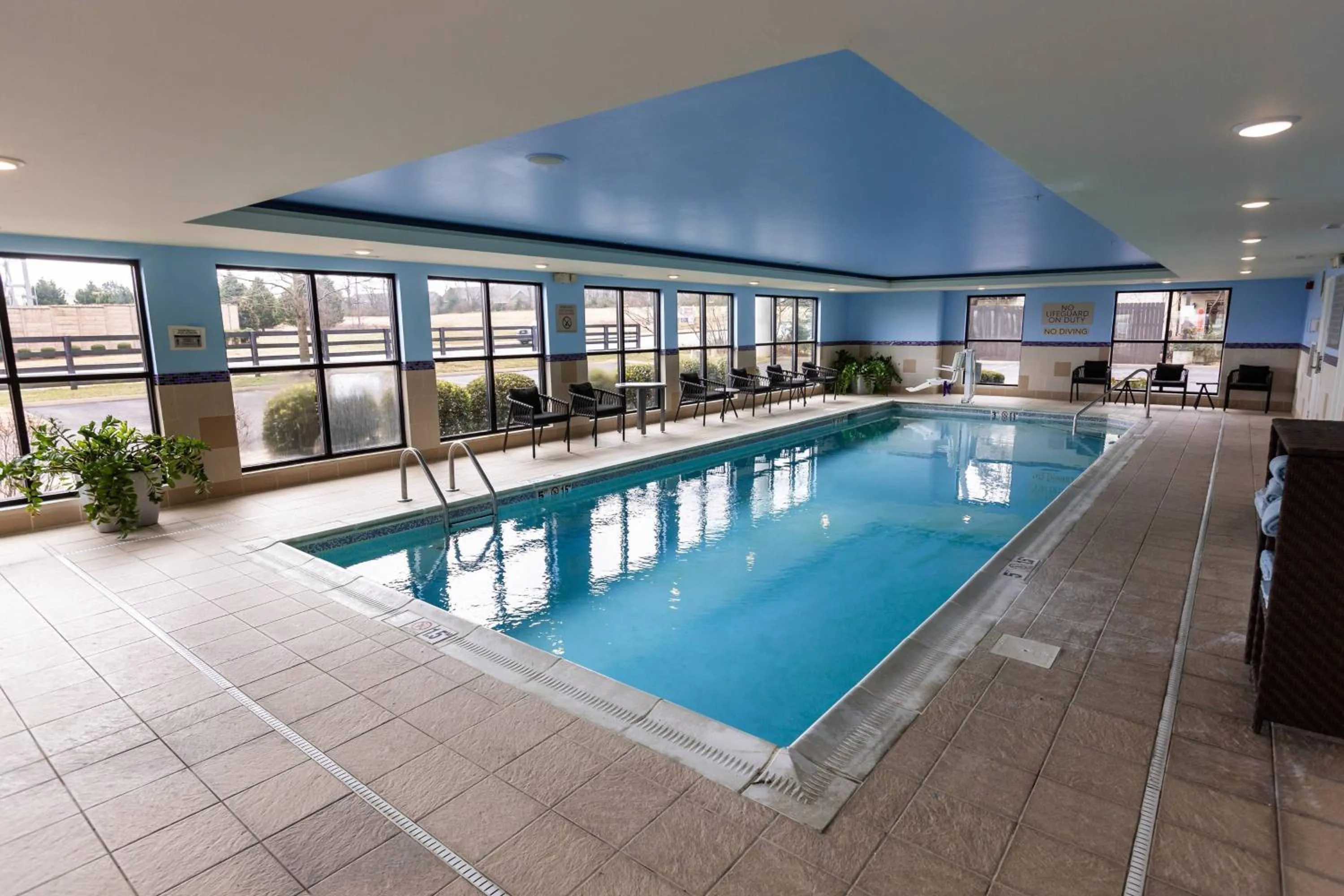 Swimming pool in TownePlace Suites by Marriott Bowling Green