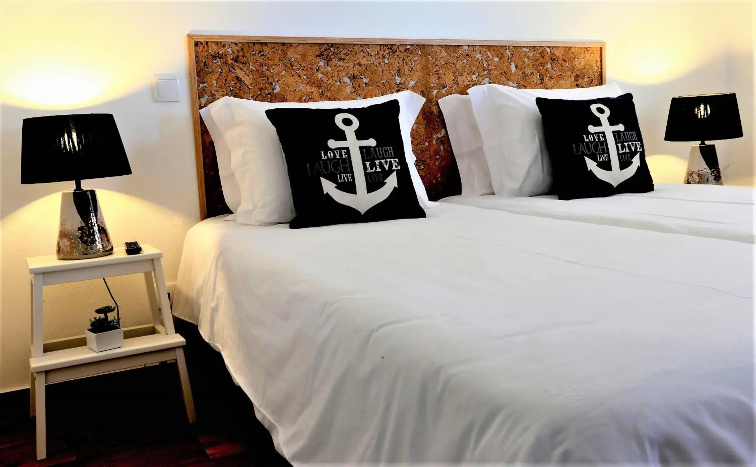 Twin Room - Disability Access in Sagres Sun Stay - Surf Camp & Hostel Twin Room - Disability Access in Sagres Sun Stay - Surf Camp & Hostel