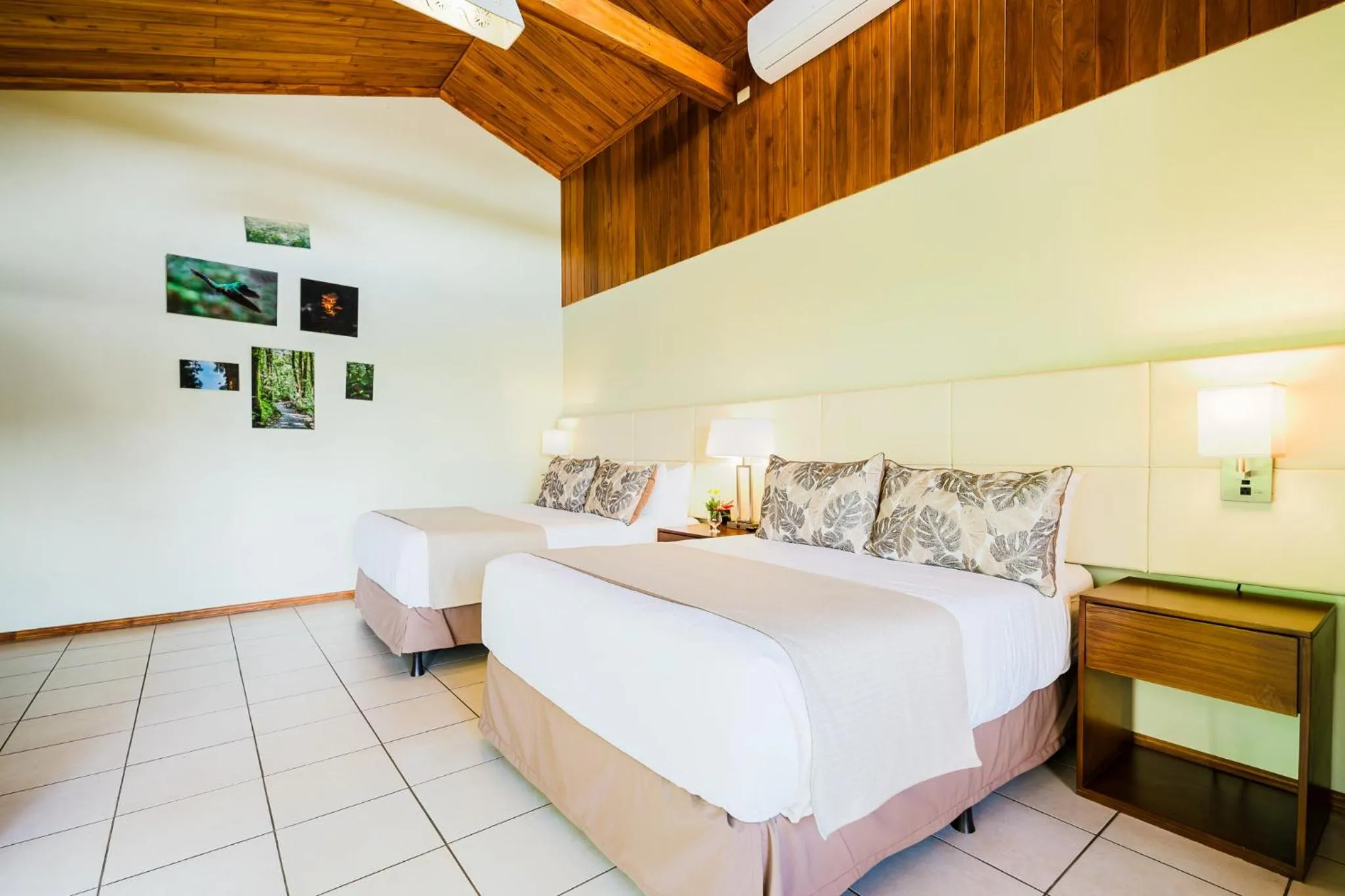 Property building, Bed in Ficus Sunset Suites