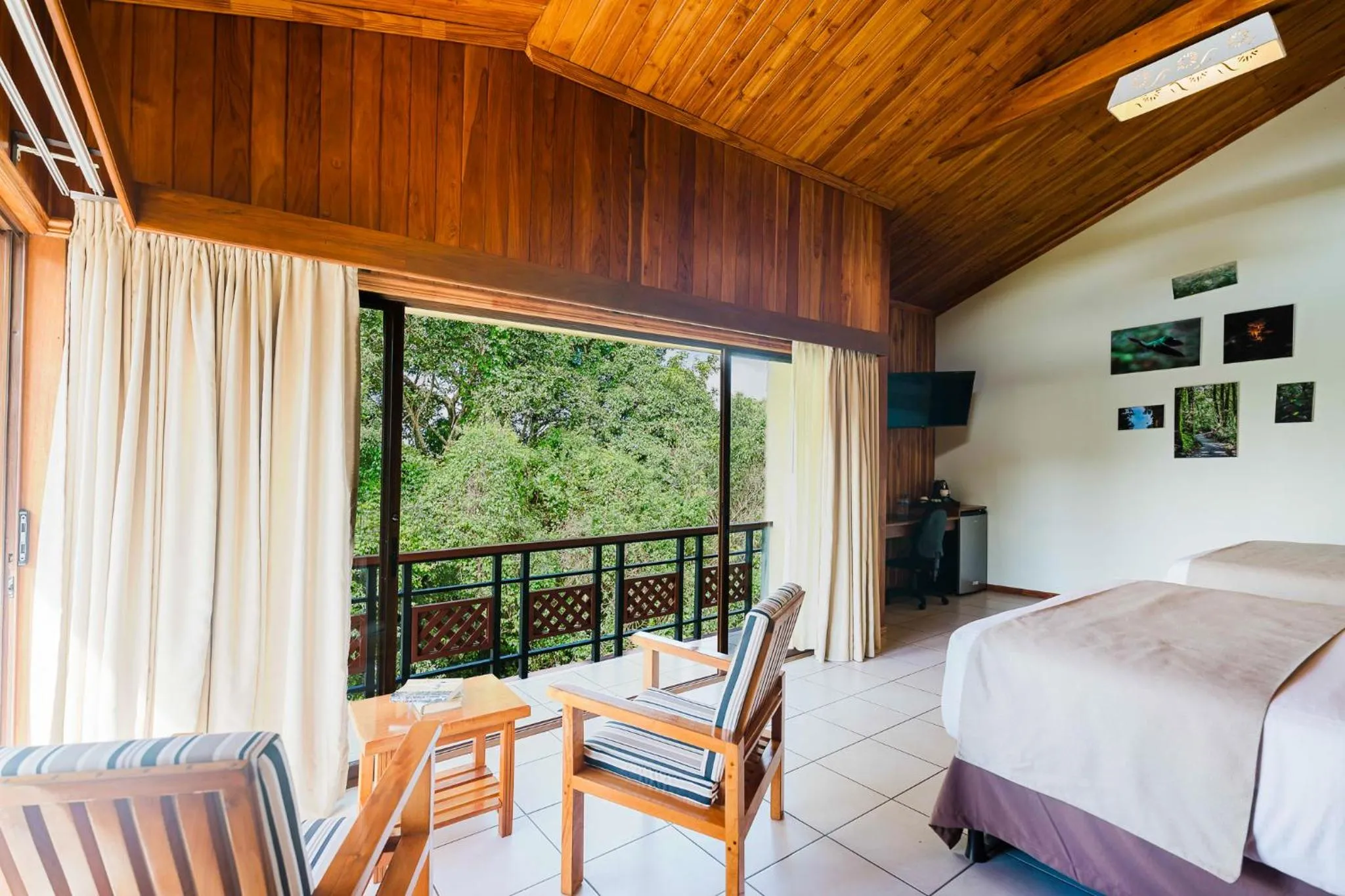 Property building, Bed in Ficus Sunset Suites